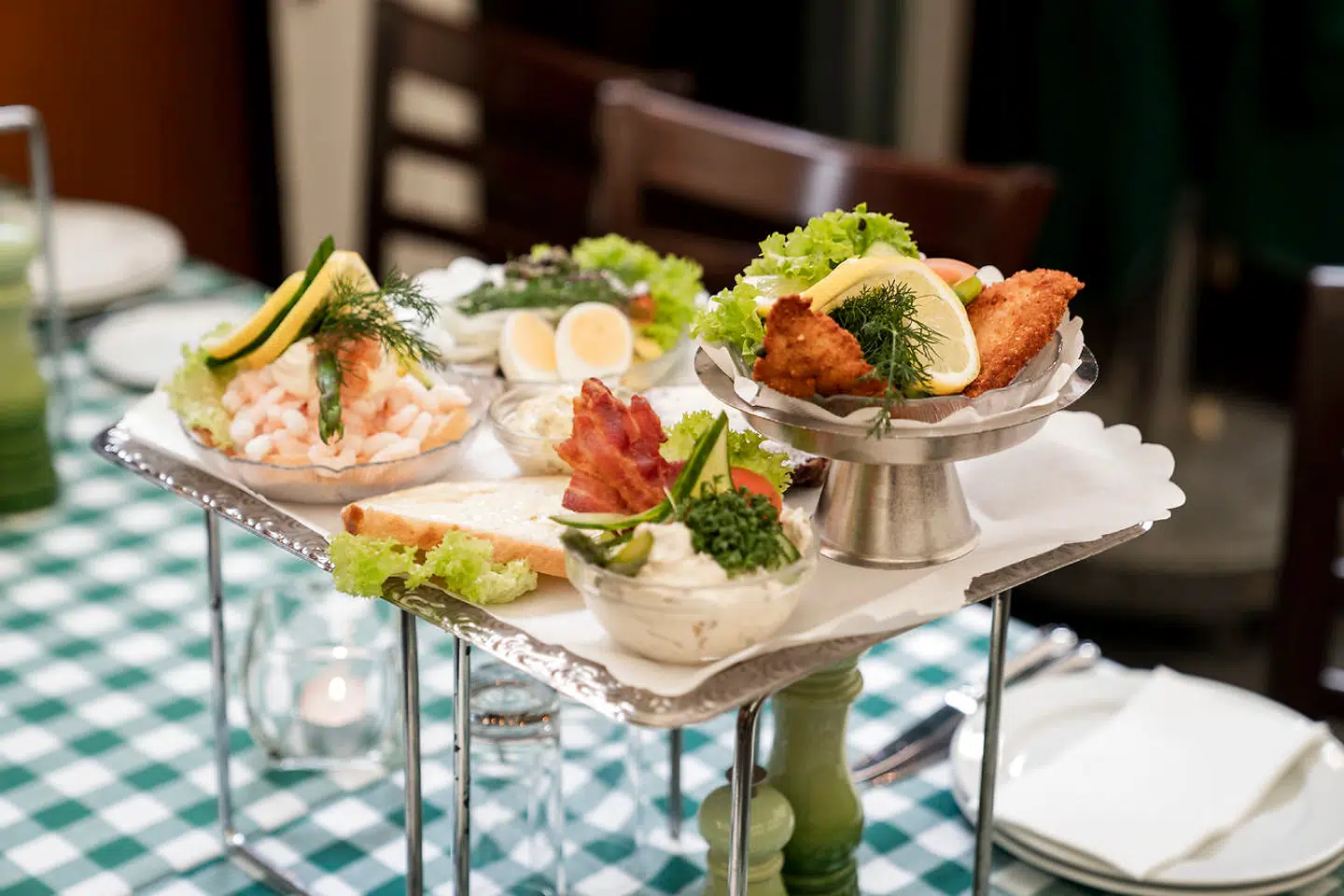 Hverken hønsesalat eller rejemad smagte af noget på Hansens Gamle Familiehave