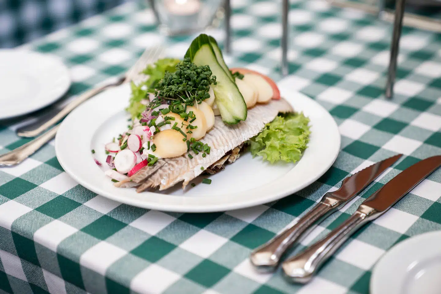 Alle gode gange tre: Røget sild med røgede kartofler og røget mayonnaise.
