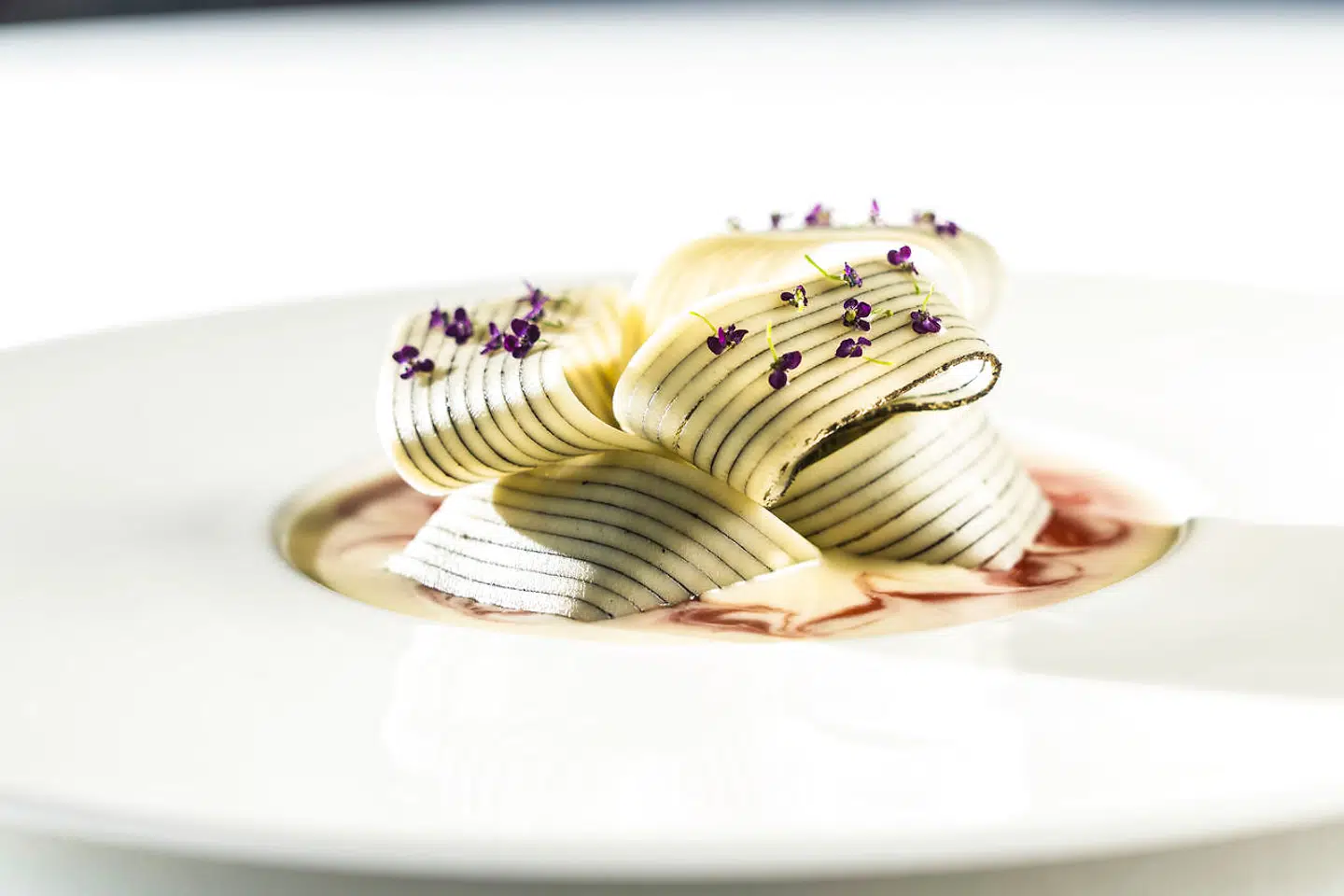 Søren Frank har været forbi Treetop i Vejle. Restauranten på Hotel Munkebjerg er hele turen værd. Her er det comte i lag med trøffelpure.