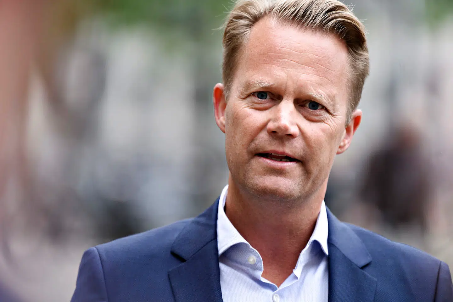 Mandag mødtes udenrigsminister Jeppe Kofod med Folketingets partier i Eigtveds Pakhus i København for at diskutere hvad der skal ske med de afghanere, som har været ansat på den danske ambassade i Afghanistans hovedstad, Kabul, og som tolke for Forsvaret.