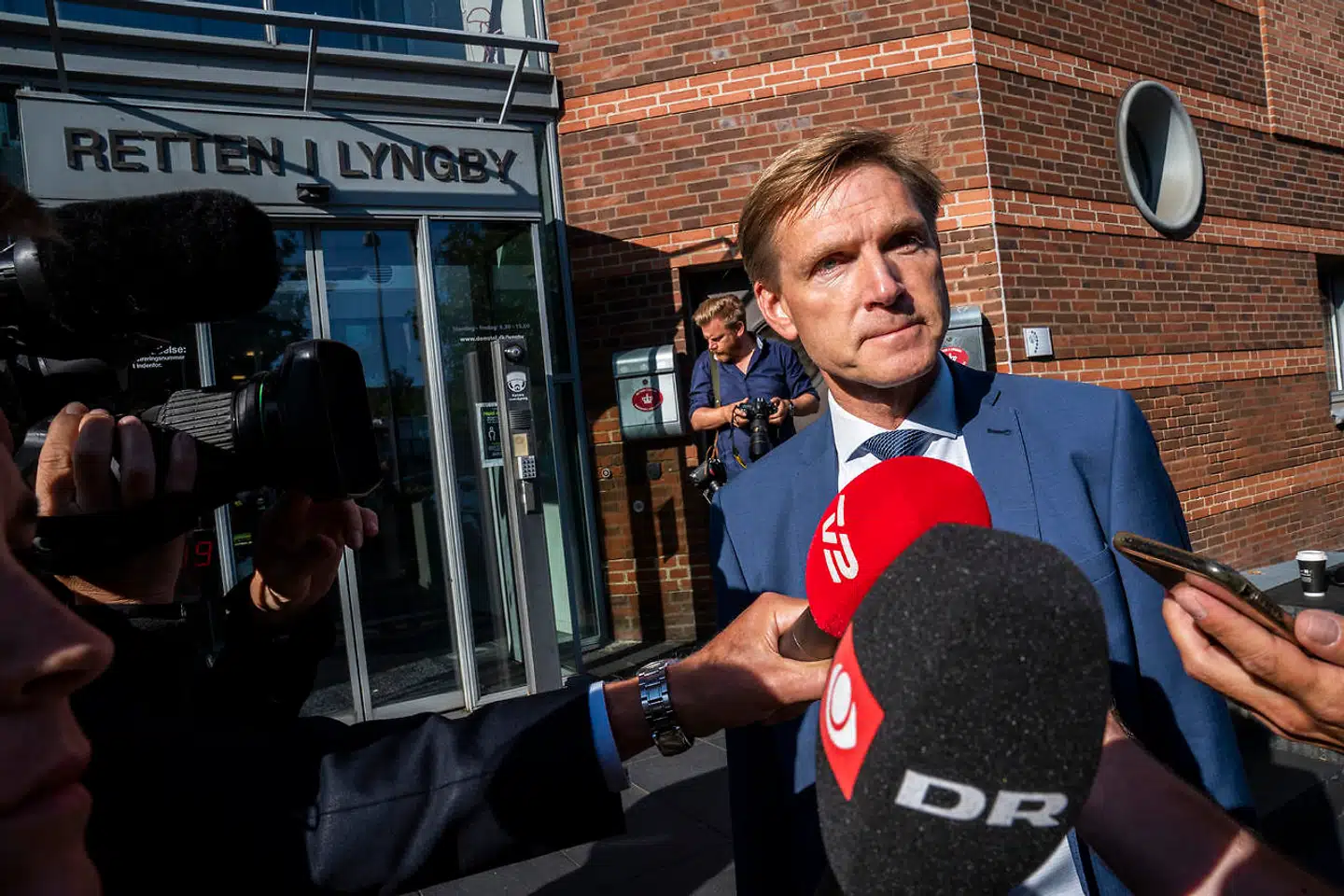 »De saver simpelthen benene væk under ham,« lyder dommen fra politisk kommentator, efter at DF-formand Kristian Thulesen Dahl og gruppeformand Peter Skaarup mandag indtog vidneskranken i retssagen mod deres partifælle Morten Messerschmidt.