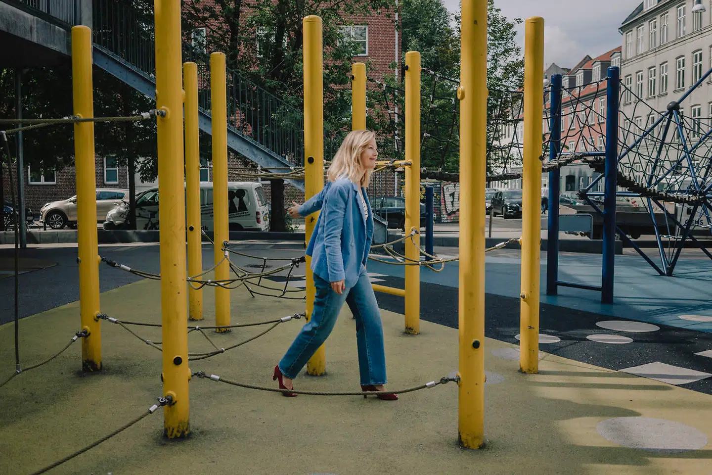 Sofie Carsten Nielsen, politisk leder for De Radikale, mener, at folkeskolen på centrale parametre har slået fejl. Og at det mere end noget andet skyldes politikernes trang til at styre, kontrollere, måle og veje lærere og elever. Tiden er kommet til at give slip, mener hun.