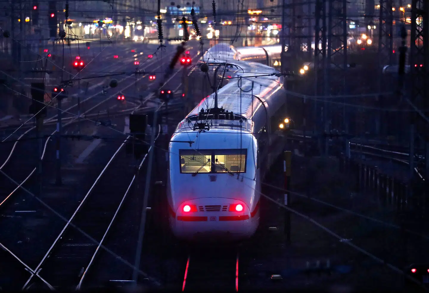 Et Deutsche Bahn-tog ankommer til Frankfurt. Selskabet har måttet notere store skadesomkostninger i forbindelse med oversvømmelserne. Arkivfoto: Kai Pfaffenbach/Reuters/Ritzau Scanpix