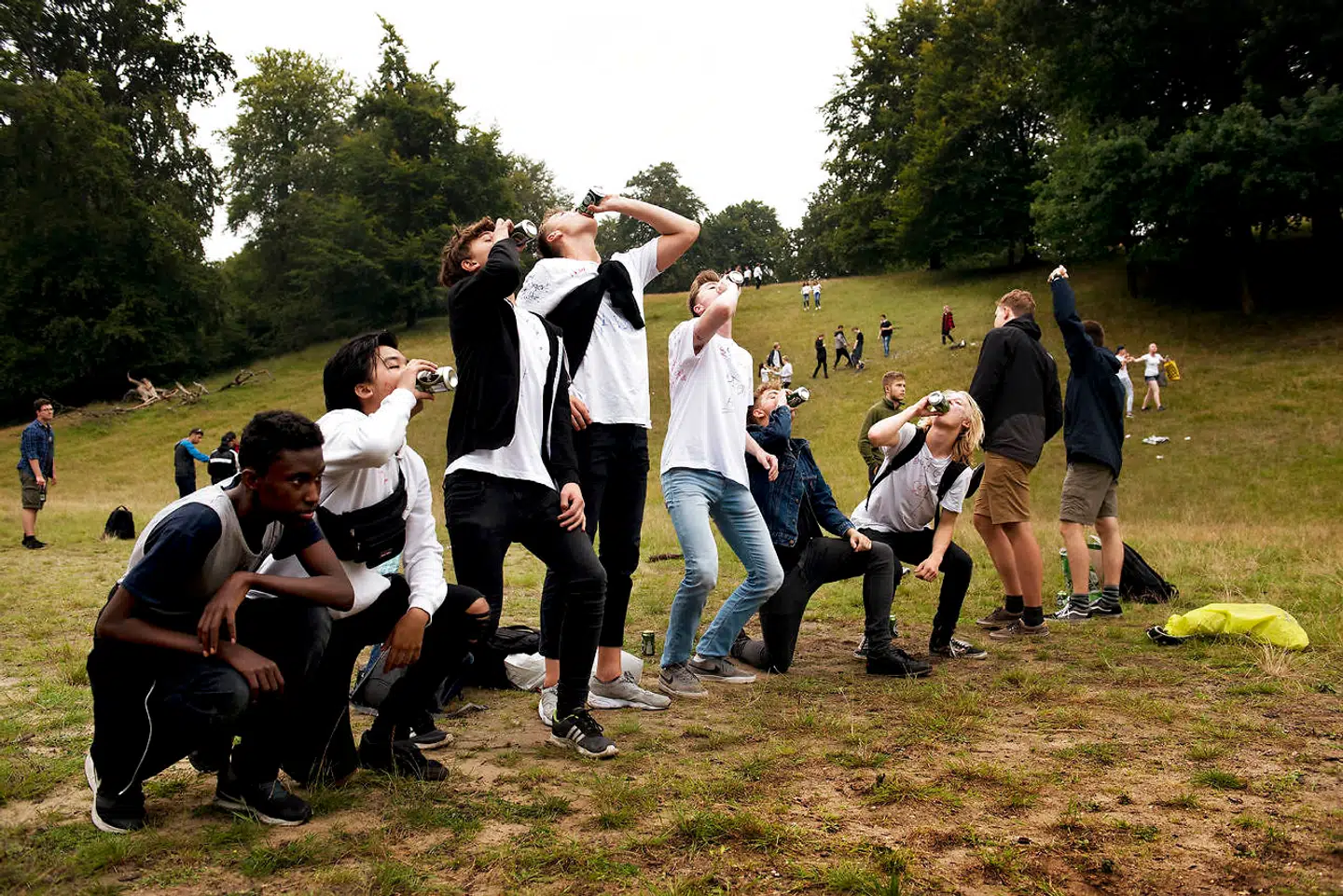 Undersøgelser viser, at alkoholforbruget blandt unge tager fart, når de begynder på en ungdomsuddannelse. Her er billedet fra ren af de såkaldte puttefester i Dyrehaven nord for København, hvor unge mødes og drikker og fester.