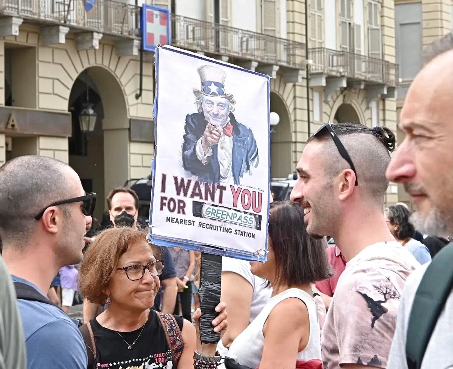 Protestdemonstration mod indførelsen af coronapas i den norditalienske by Torino. Også dem, der er blevet vaccineret med den »forkerte« vaccine, er utilfredse.