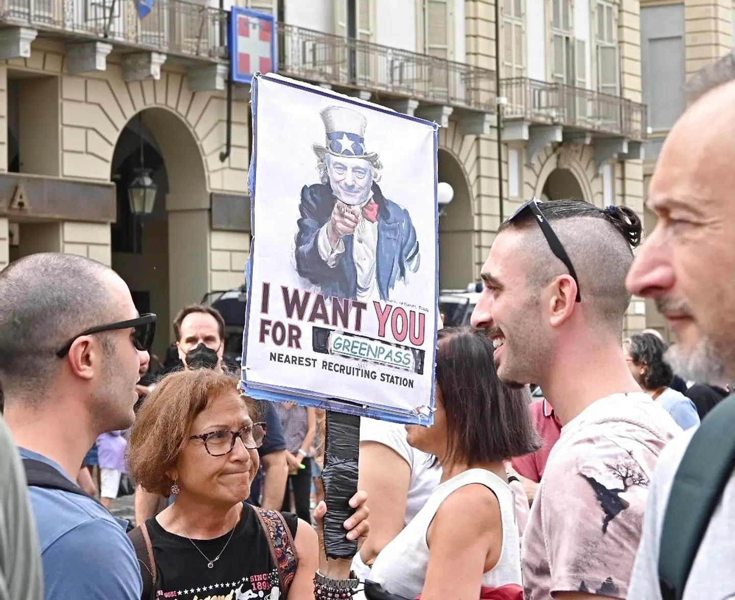 Protestdemonstration mod indførelsen af coronapas i den norditalienske by Torino. Også dem, der er blevet vaccineret med den »forkerte« vaccine, er utilfredse.