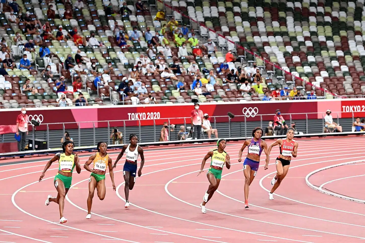 Seks løbere gennemførte finalen i kvindernes 100 meter løb på under 11 sekunder, herunder guldvinder Elaine Thompson-Herah fra Jamaica.