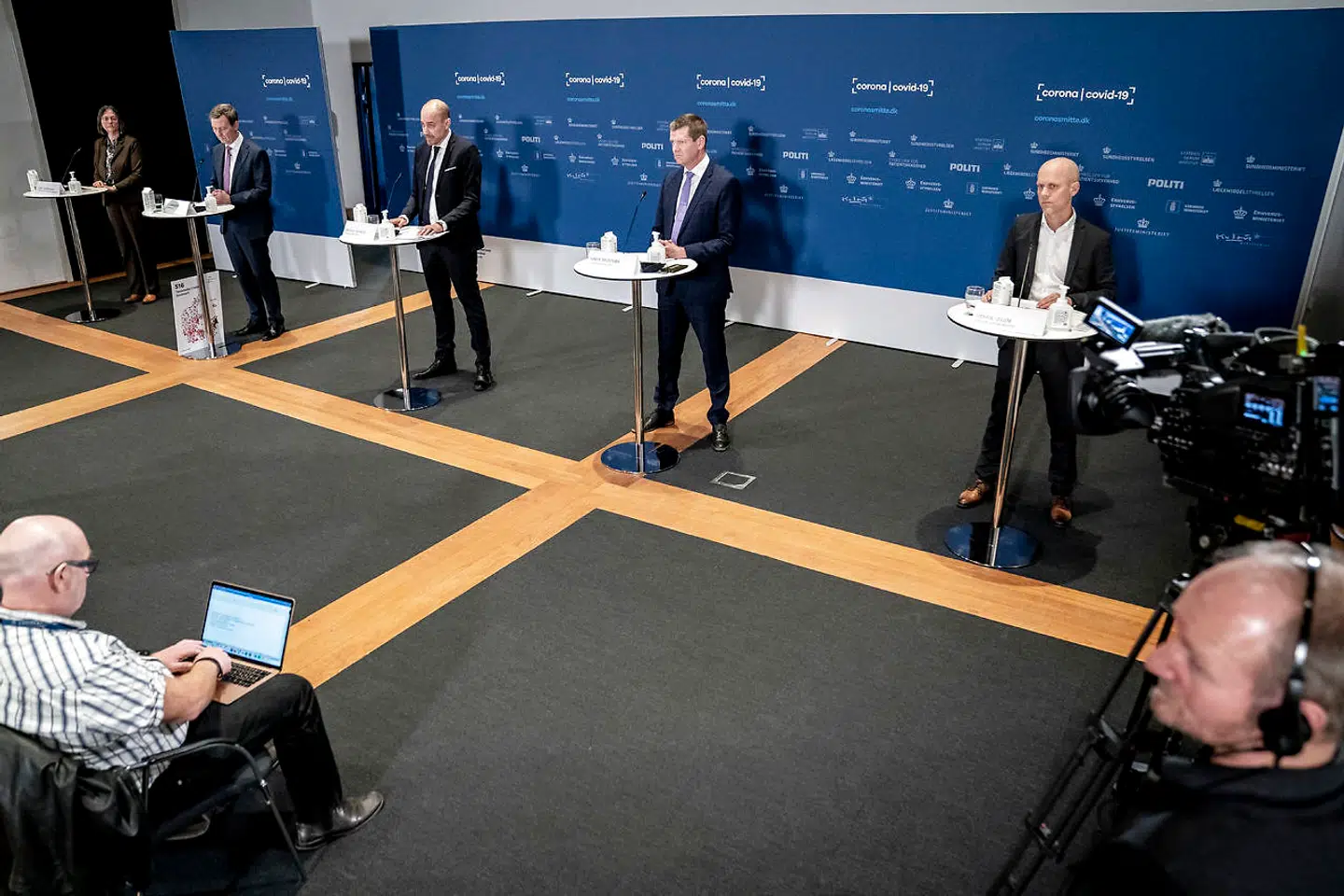 Dagene med nedslående pressemøder om restriktioner og stigende smitte kan vende tilbage, advarer eksperter.