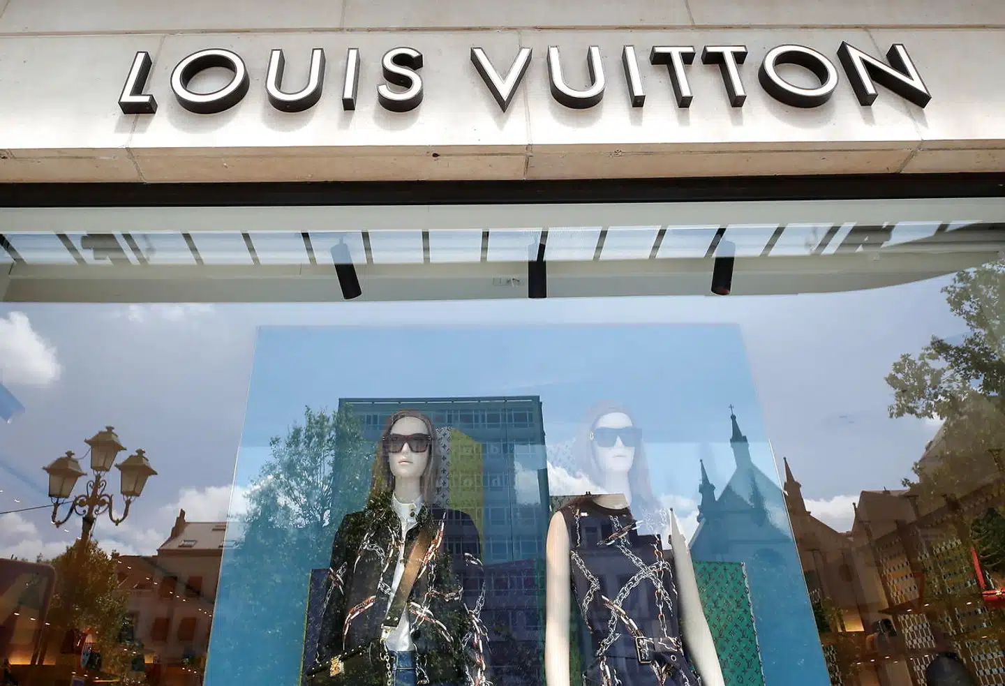 LVMH ejer 75 af verdens største luksusmærker. Blandt andet Louis Vuitton, Christian Dior og Tiffany & Co.