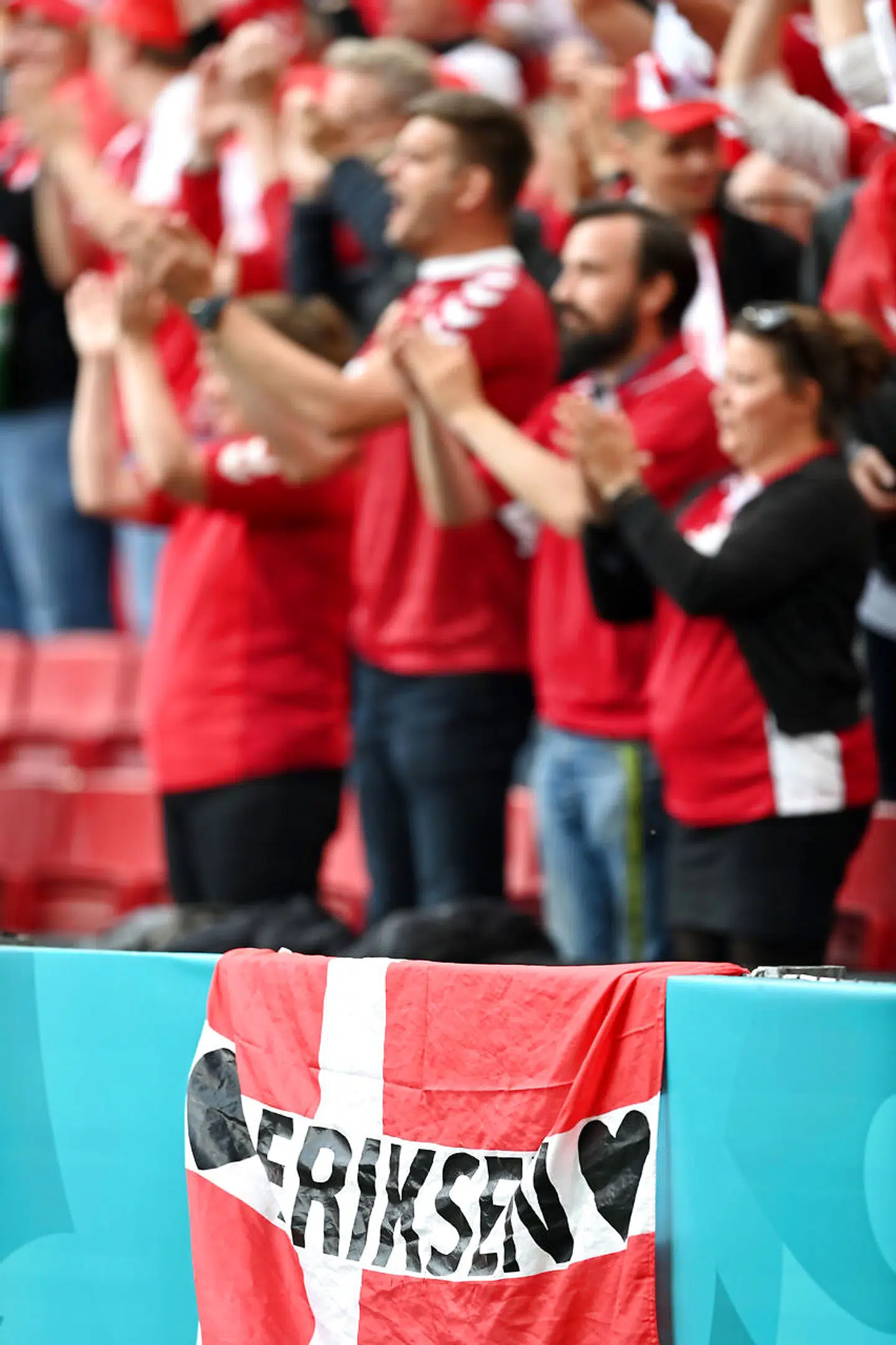 Ved Danmarks EM-kamp mod Finland 12. juni blev seere og publikum vidner til det chokerende syn af Christian Eriksen, der kollapsede på banen. Det sammenhold, der viste sig i Danmark efterfølgende, har efterladt et håb og en tro hos Ali Aminali.