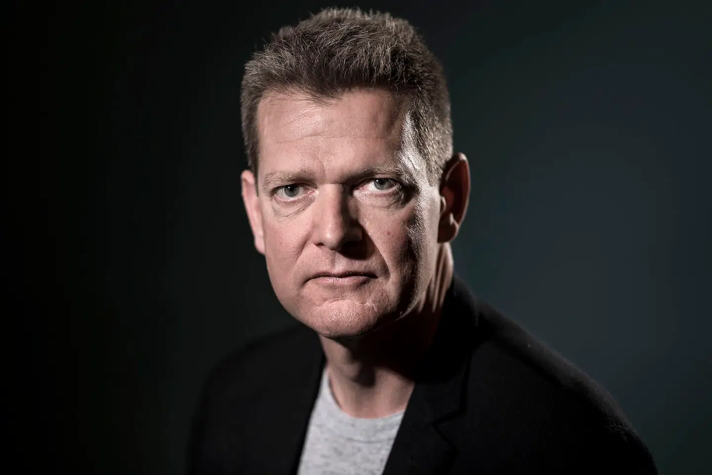 Søren Brostrøm tyer undervejs til analogier til en paraply, en tiger og en »missekat«, når han skal beskrive coronasituationen.