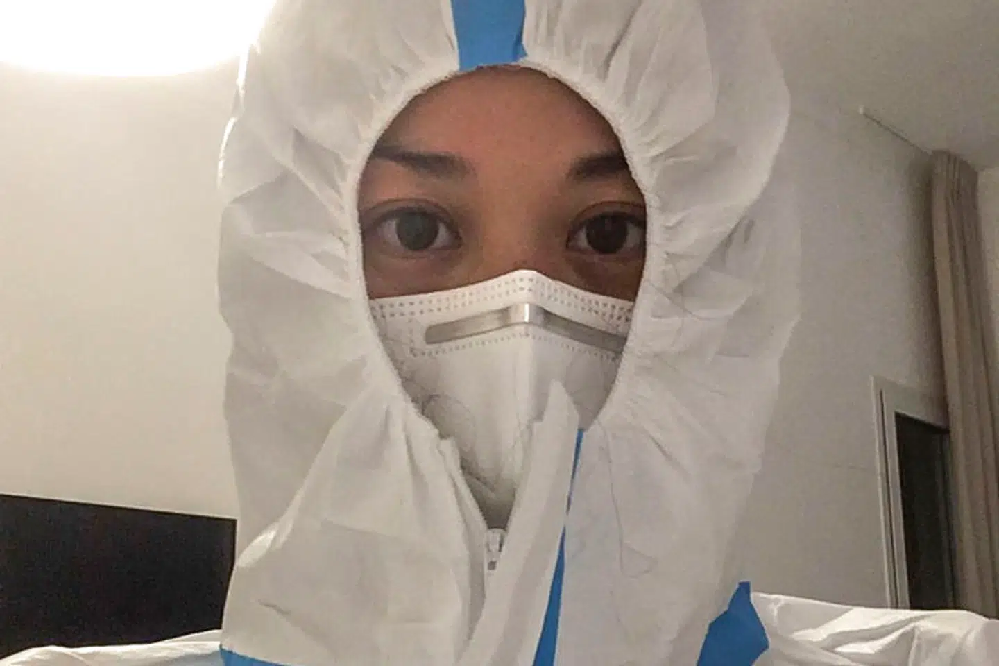 Jenelle-Lara Gonzales tog notater under sit ophold på det italienske coronahospital: »Jeg deler mit værelse med Gandhi. Det er mit øgenavn for hende, fordi hun kan ligge på maven i 22 timer om dagen uden at sige et ord.« Privatfoto