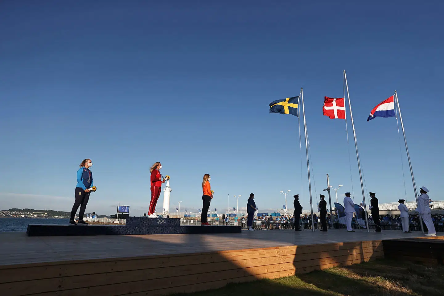 Dannebrog til tops ved OL i Tokyo efter Anne-Marie Rindoms sejr i Laser Radial.
