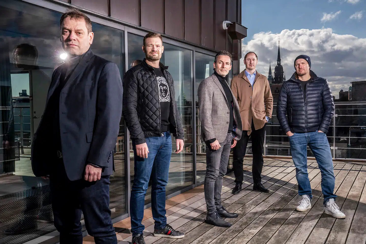 Lasse Sørensen fra Sovino, Simon Haugaard Pedersen fra The Jane, Lars Børsting fra Rekom, Peter Blak fra Old Irish og Lasse Wiwe, partner i Noho Partners. Fem af de store i nattelivet i Kbh er gået sammen om at skabe ro i gaderne om natten, men også for at sikre, at en ny nattelivsplan for eksempel ikke går for hårdt til alkoholbevillingerne.