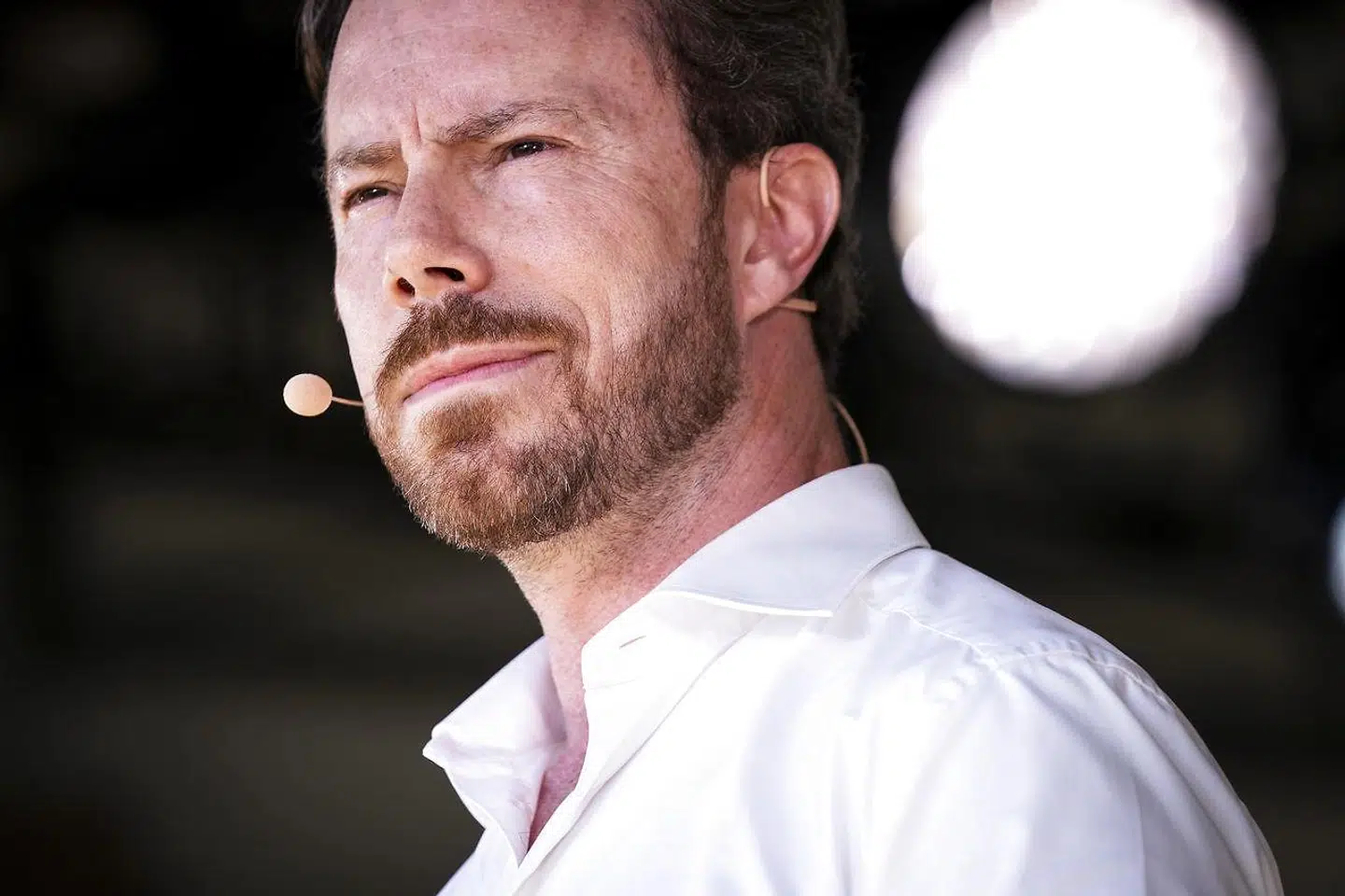 »Ellemann har valgt side i det langvarige, indre vægelsind i Venstre. Det er en klar position i blå blok, og det er en modig udfordring af Mette Frederiksens manglende udsyn,« skriver Anders Krab-Johansen.