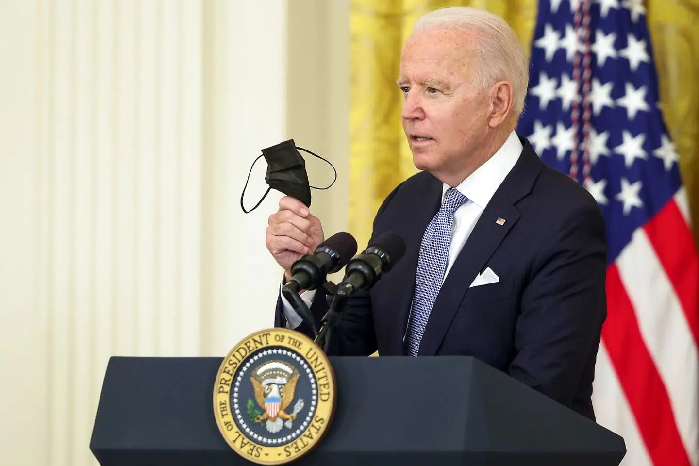 Præsident Joe Biden vil have flere amerikanere til igen at bruge mundbund. Sådan lød budskabet, da præsidenten torsdag aften dansk tid afholdt pressemøde i Det Hvide Hus.