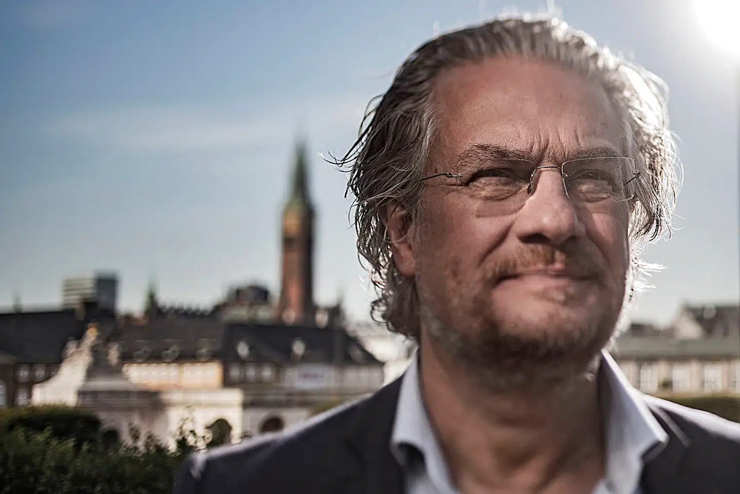 »Alle danskere bliver fattigere af den politik, regeringen og dens støttepartier fører. Det er dokumenteret så mange gange, at fornuftige mennesker ikke bør betvivle det længere,« skriver Henrik Dahl.