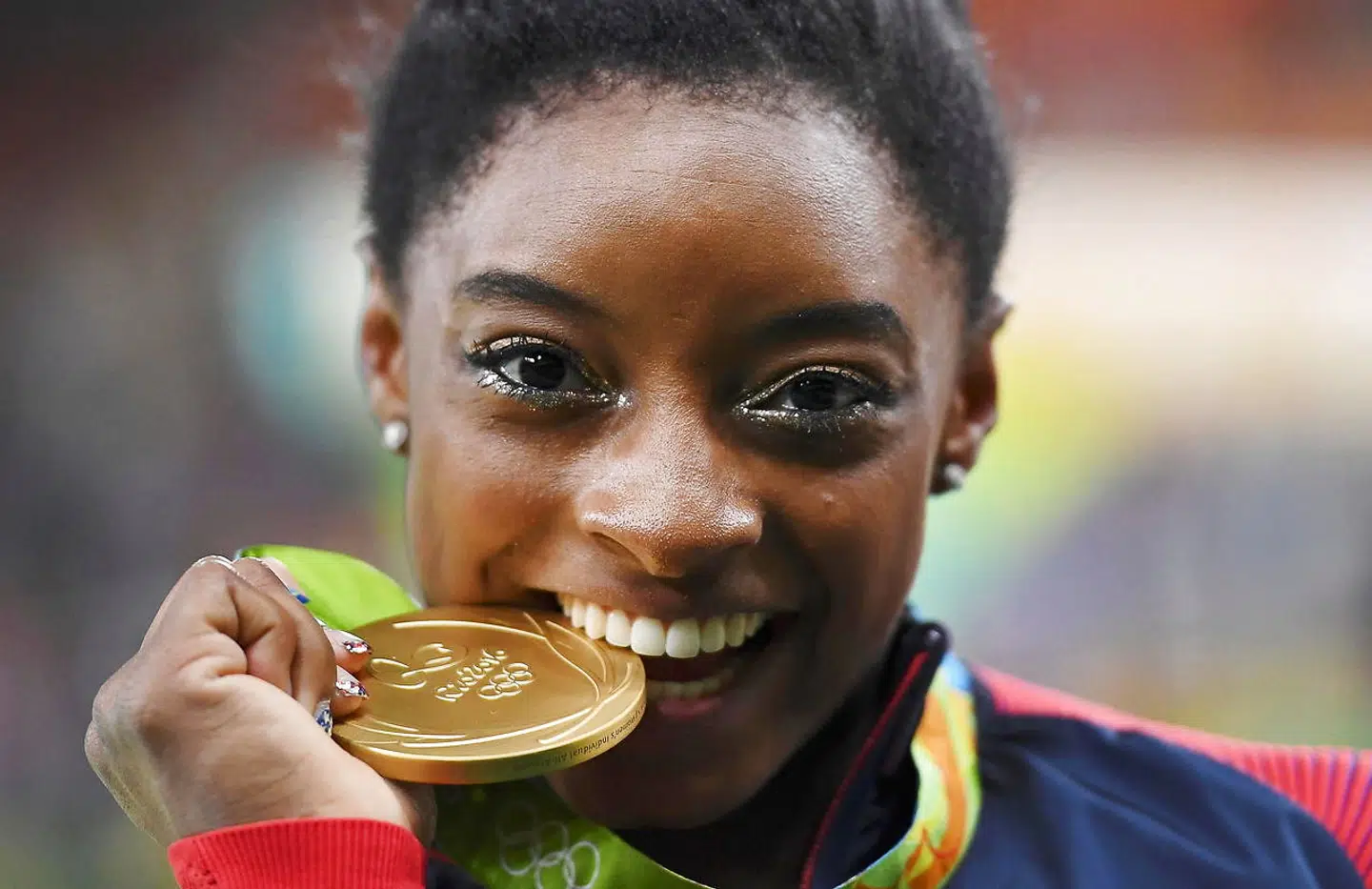 Simone Biles trak sig ved tirsdagens holdkonkurrence i gymnastik. Årsag: Mental sundhed og »indre dæmoner«.