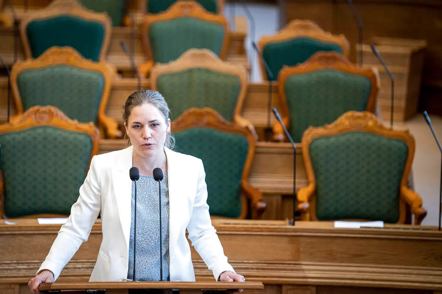 »Som Venstrekvinde ville jeg eksempelvis ønske, at Liberal Alliance kunne se sine værdier i Venstre, og mon ikke også Lars Løkkes egoprojekt kan rummes andetsteds,« skriver Marie Bjerre, her til ministrenes spørgetid i Folketingssalen, 6. maj 2020.