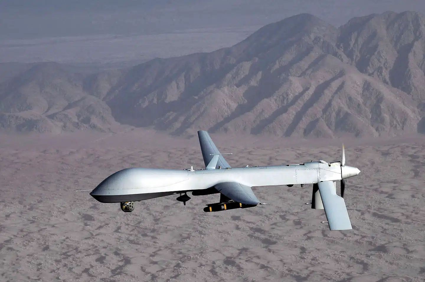 Daniel Hale blev dømt for at lække hemmeligheder, men han føler, at han burde dømmes som krigsforbryder. I et 11-sider langt brev skriver den tidligere dronekriger om et drab, som har udhulet hans sjæl: jagten på en bombemager med denne type drone, en MQ-1 Predator.