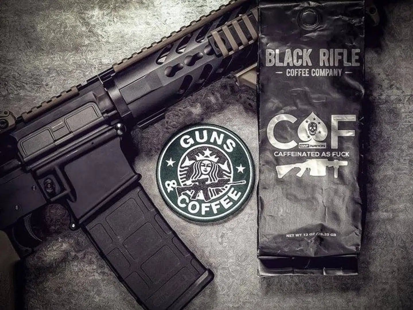 Black Rifle Coffee Company bruger mange på markedsføring. Deres reklamevideoer ligner noget fra et voldsomt konsolspil. Se dem i artiklen.