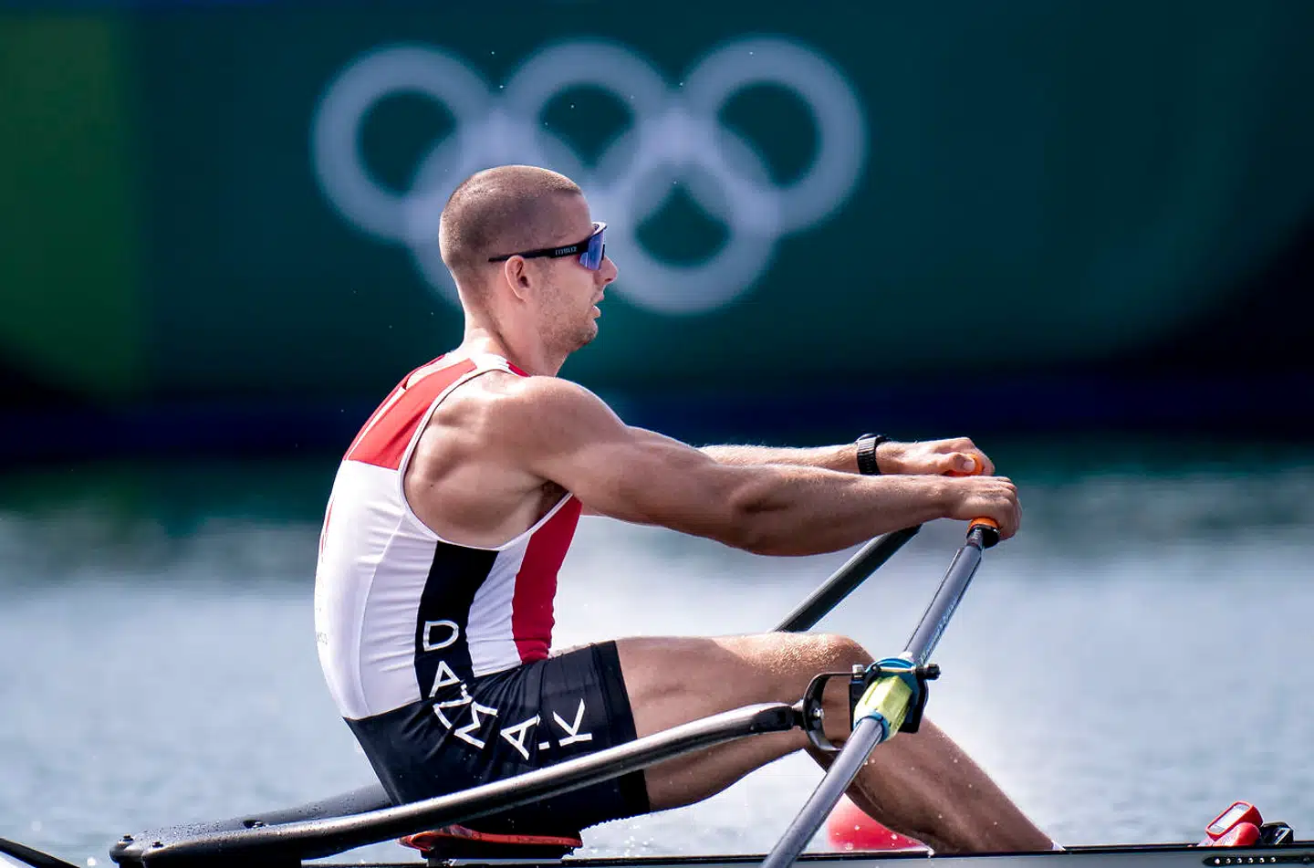 Sverri Nielsen i singlesculler under tredje heat til OL i Tokyo.