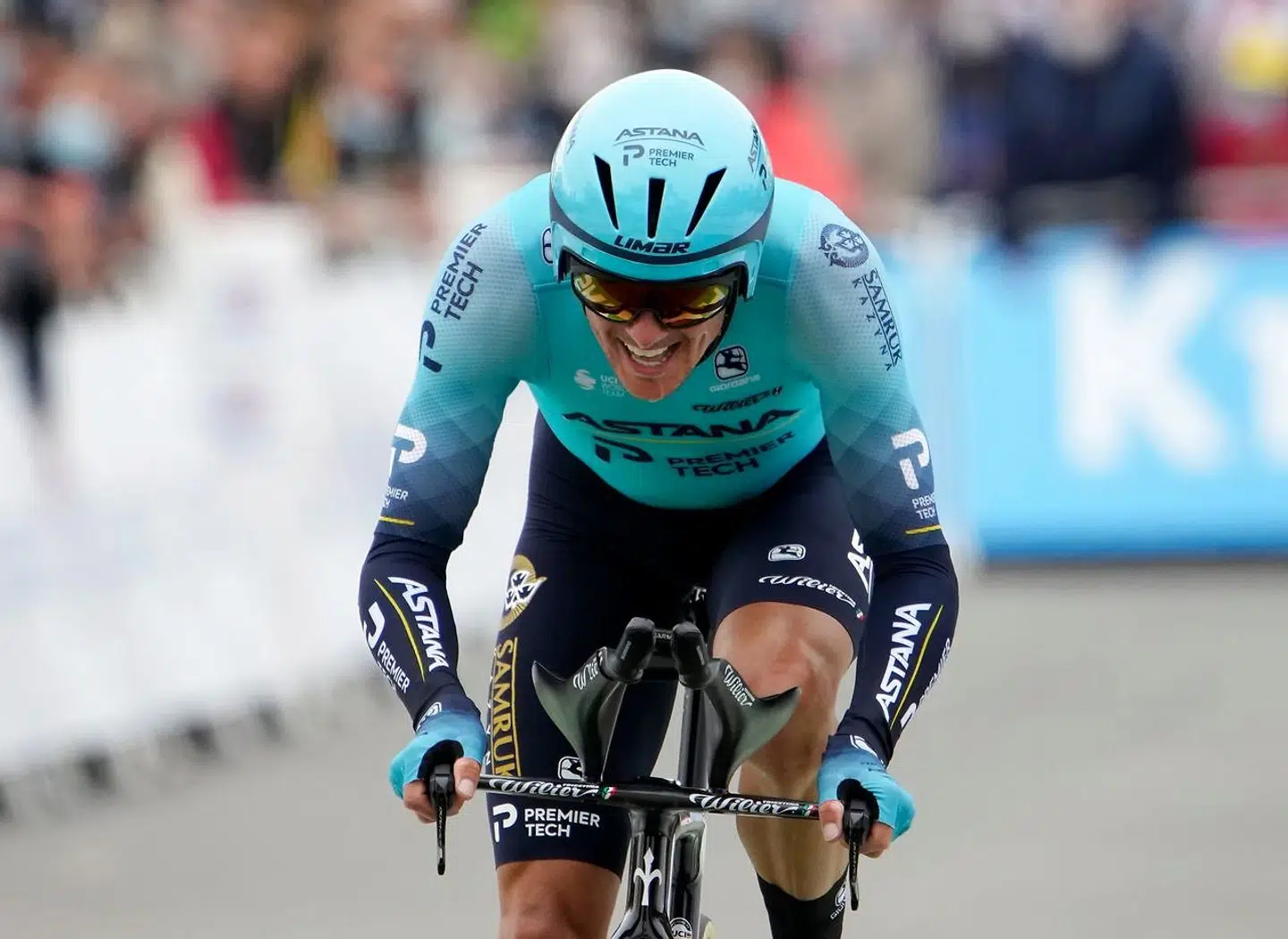 Jakob Fuglsang sætter sig i sadlen klokken 04 dansk tid.