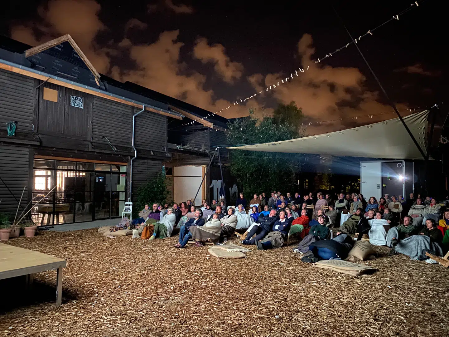 Ud over dokumentarfilm og mad for voksne vil der søndag, mandag og tirsdag være særlige, kreative aktiviteter for lokale familier og børnehaver. Mandag og tirsdag er det muligt for børnehaver at melde sig til, mens det søndag er muligt for børnefamilier bare at dukke op, oplyser festivalen til Berlingske.