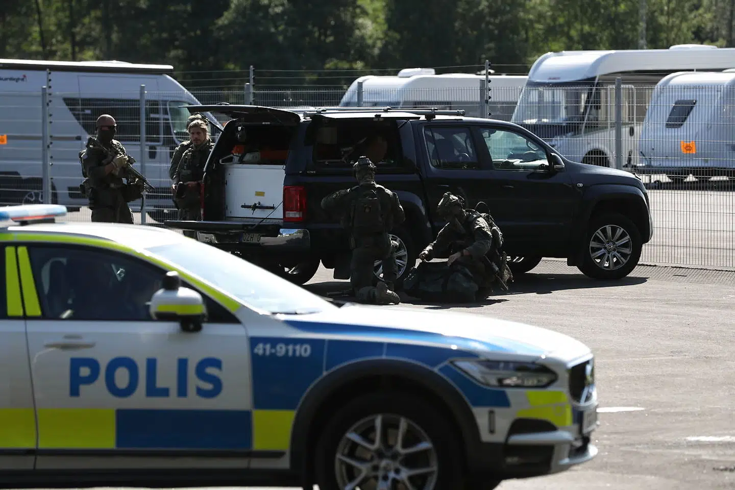 Gidseldramaet i den topsikrede Hällbyanstalten udenfor Eskilstuna er slut. Ingen kom til skade, og begge gidsler er fri.