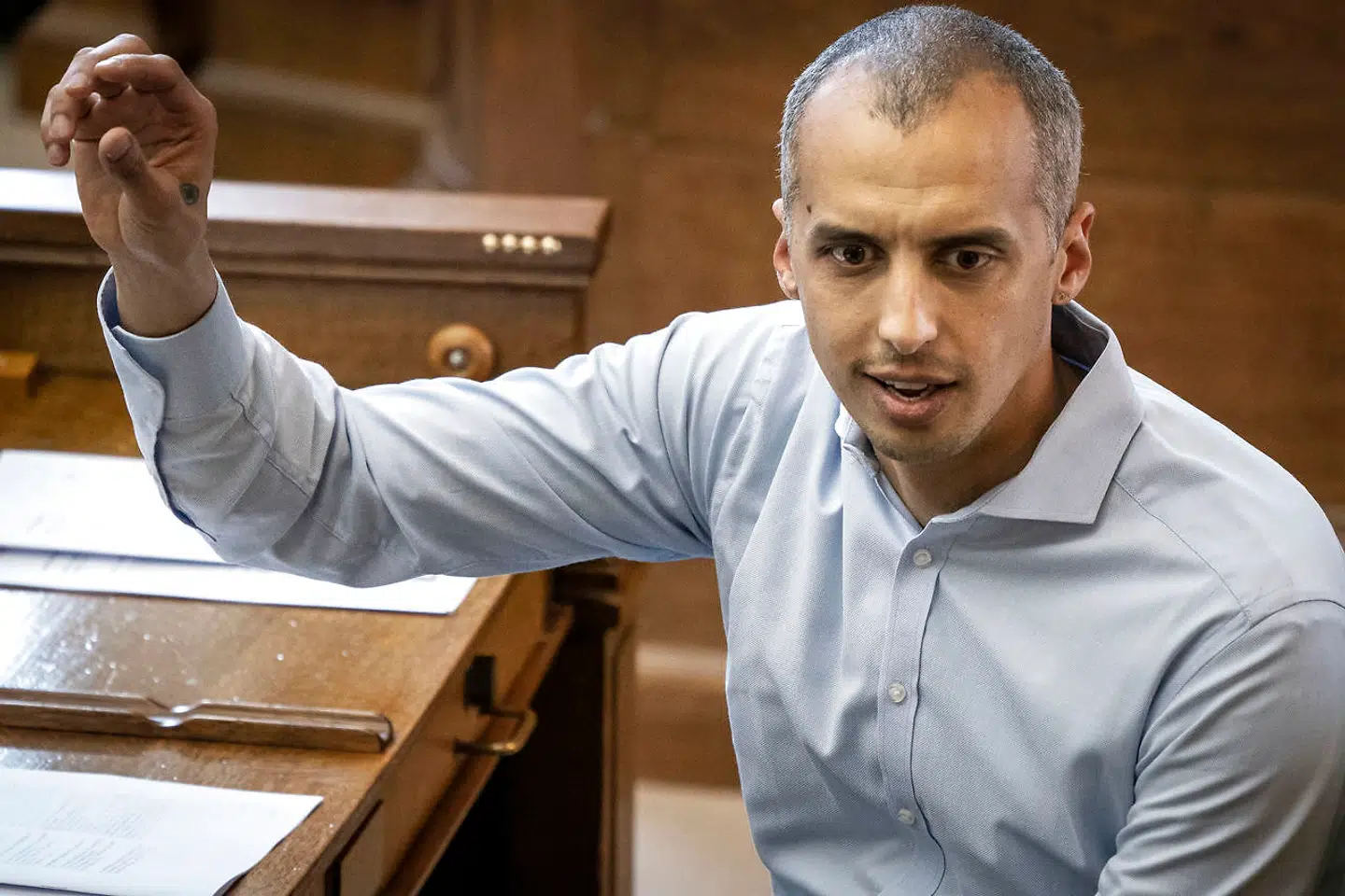 »Der er i dag i modsætning til tidligere meget få ministre, som har en faglært uddannelsesmæssig baggrund,« skriver Peter Nedergaard. På billedet udlændinge- og integrationsminister Mattias Tesfaye (S), som er udlært murer. (Foto: Mads Claus Rasmussen/Ritzau Scanpix)