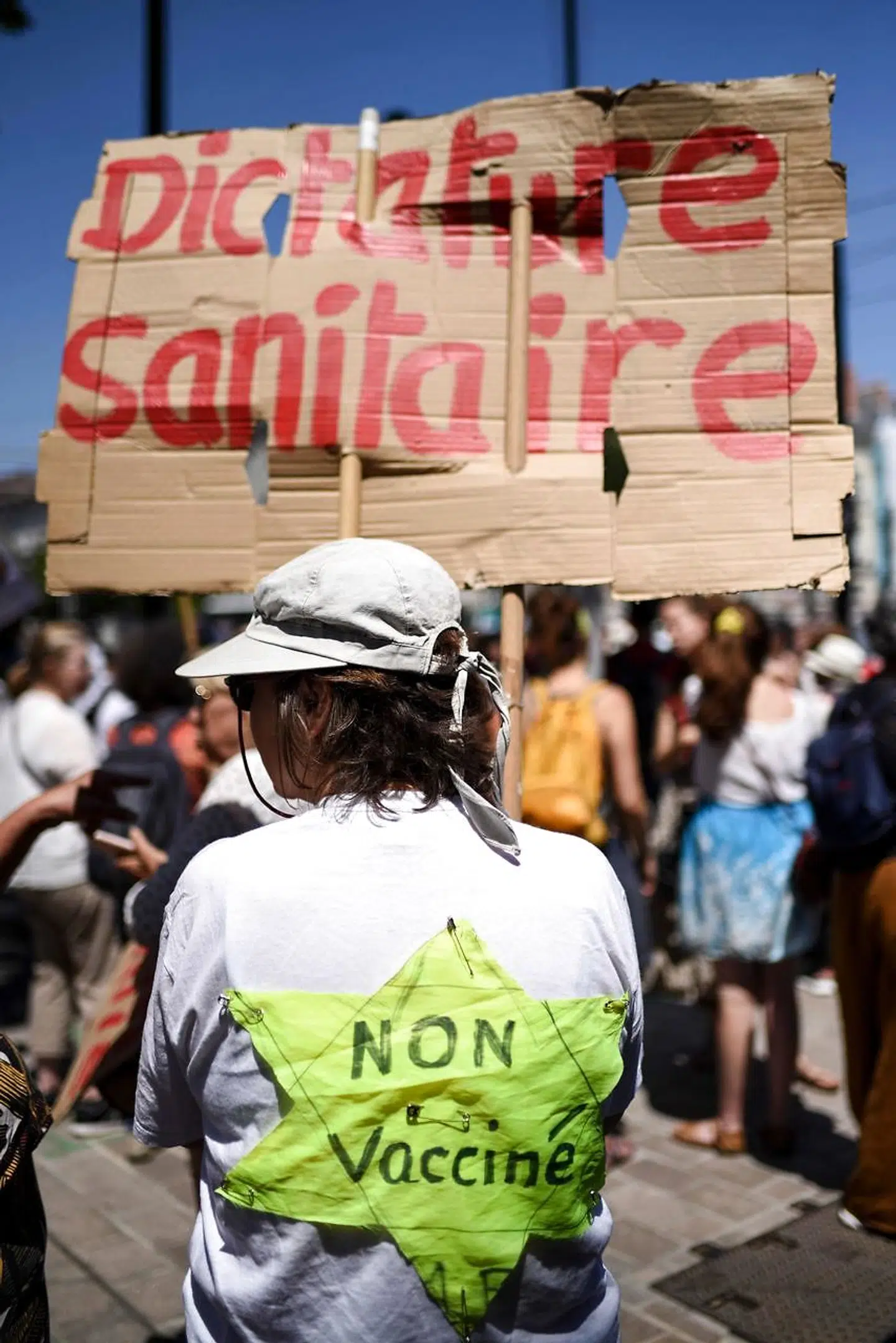 De seneste dages protester mod »Det sanitære diktatur« og den franske regerings nye regler om vaccine og coronapas har, som her i den vestfranske by Nantes, været domineret af referencer til Holocaust.