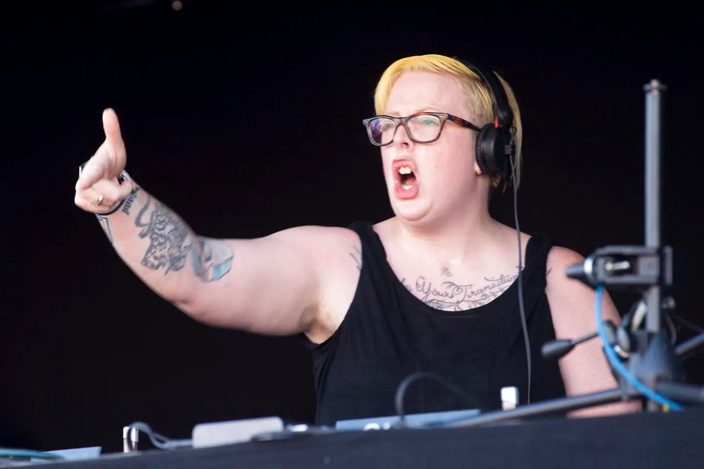 Marea Stamper alias The Blessed Madonna er kendt for en kønsneutral fremtoning og kamp mod homofobi og diskrimination i det hele taget. Her ses bemeldte madonna under en koncert ved Sonar Electronic Music Festival i Barcelona i 2016.