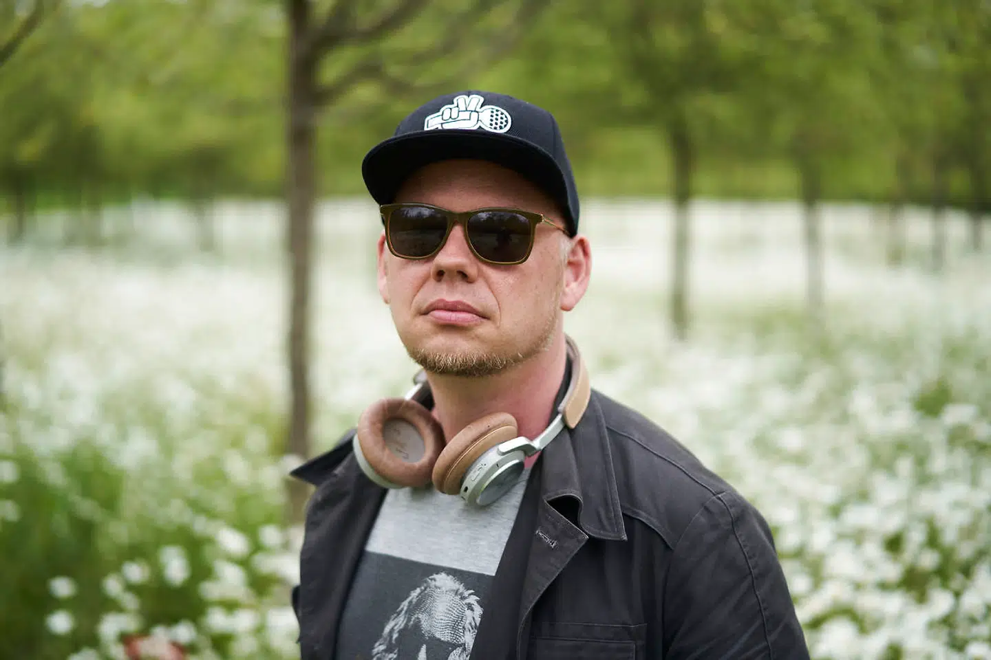 Per Vers med det borgerlige navn Per Uldal kan udover rapkarrieren skrive forfatter og foredragsholder på cv'et.