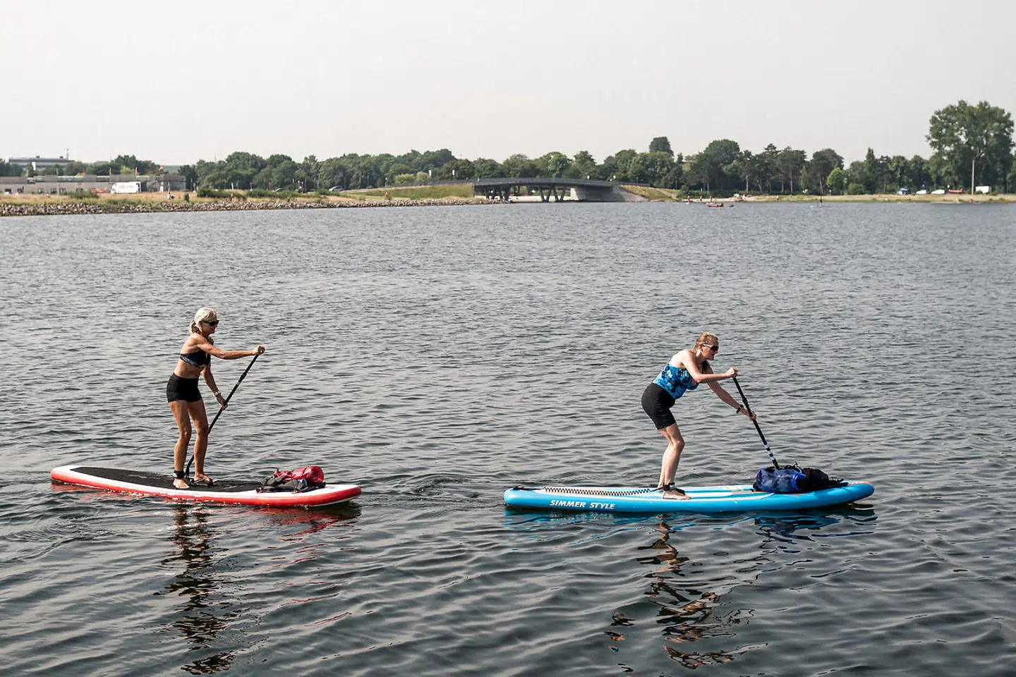 Lagunen ved Amager Strandpark er et af Københavns mange hotspot for standuppadlere. Her er der god plads – i modsætning til Københavns kanaler, som ellers også bliver flittigt brugt til den populære vandsport.