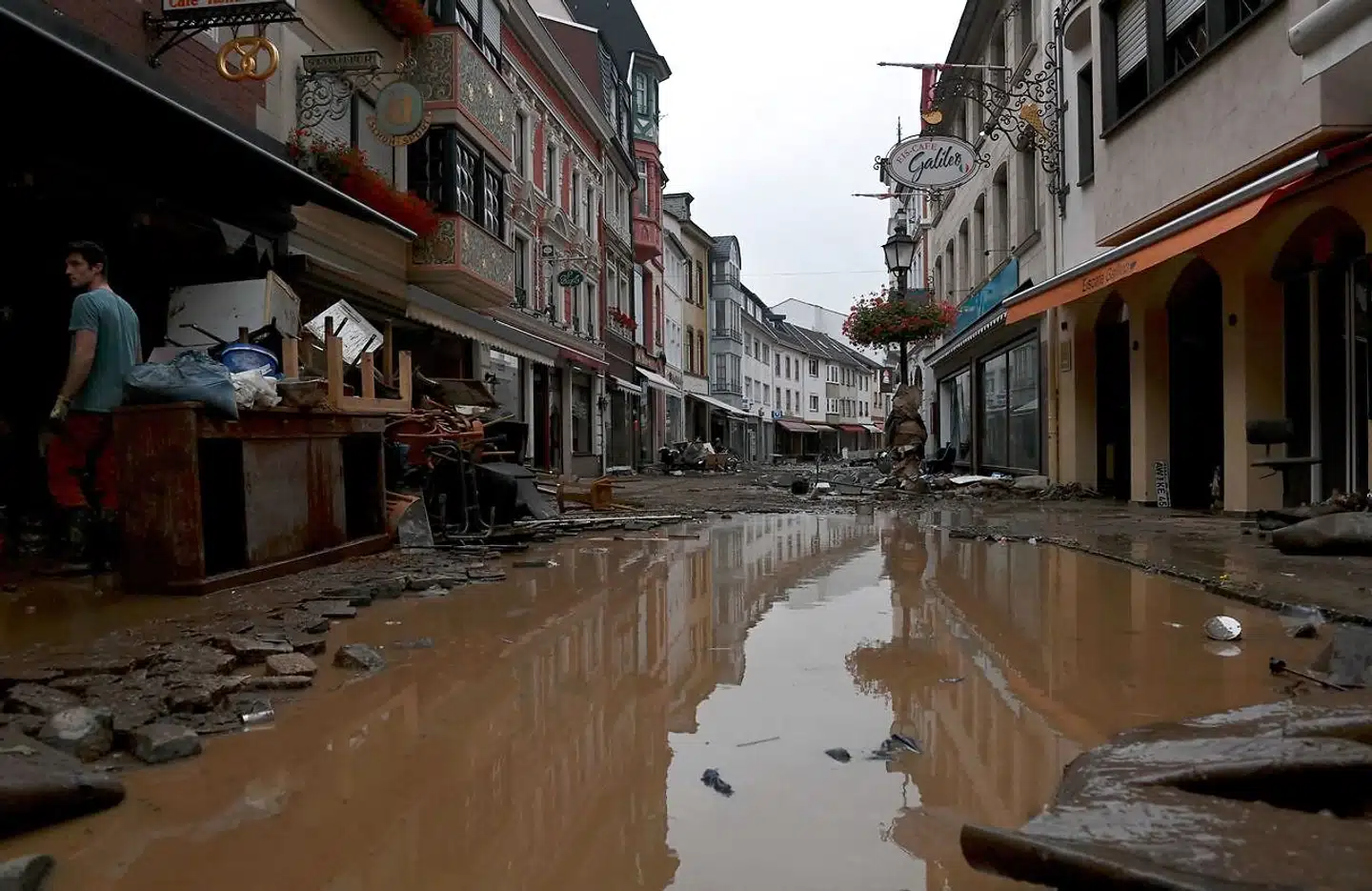 Byen Ahrweiler-Bad Neuenahr i det vestlige Tyskland er hårdt ramt af oversvømmelser efter det voldsomme uvejr der ramte området midt på ugen.