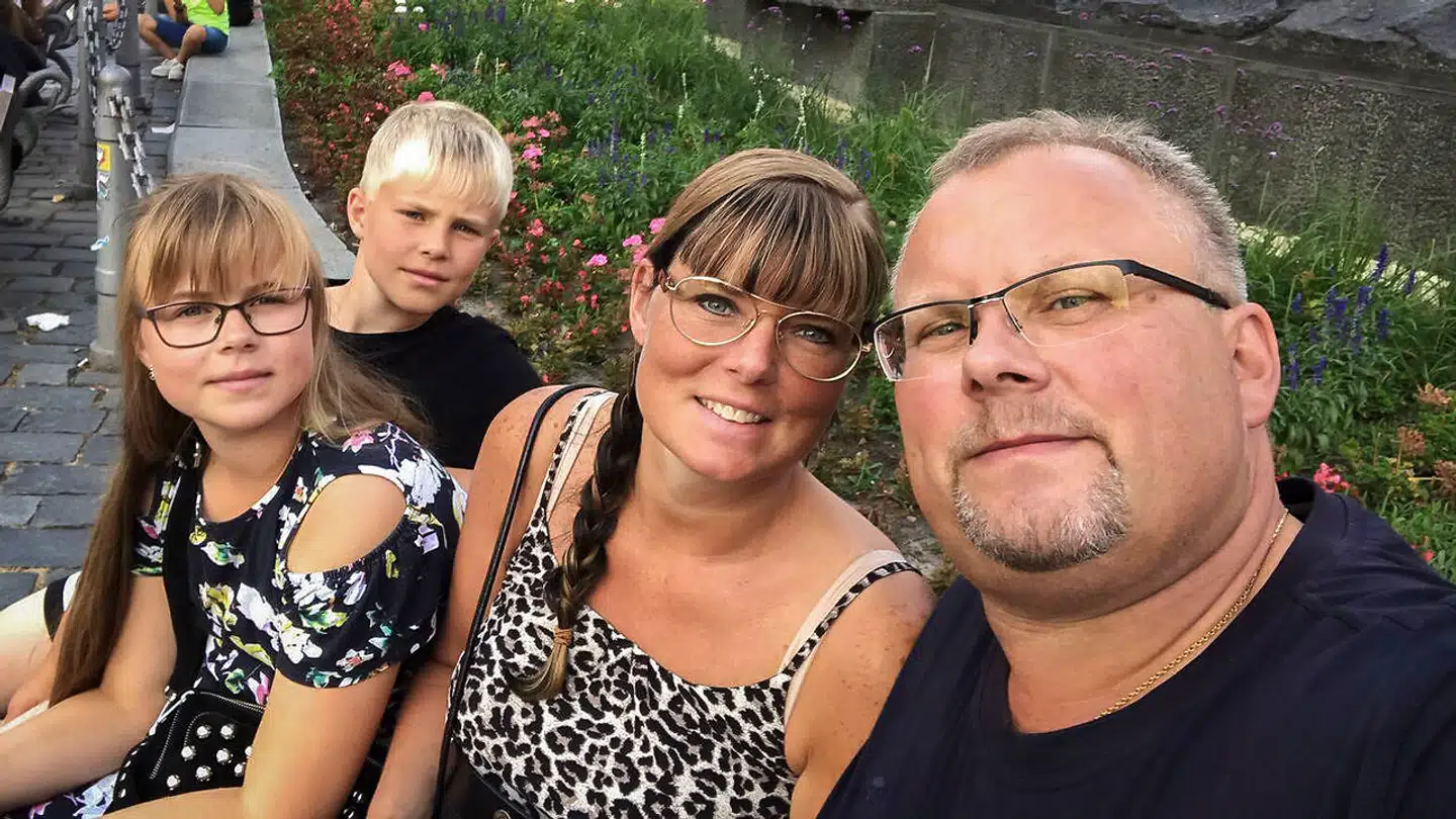Mich Johansen er en af de forældre, der takker nej til vaccinen til sine børn. Her er han sammen med sin kone Jette Jakobsen og sine børn Valdemar på 12 år og Victoria på 14.
