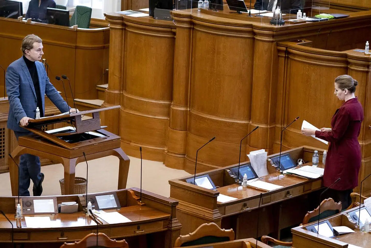 »I stedet laver man nu et system, hvor rød blok og DF for at løse et problem skaber et nyt. Og taberne er de unge, hvis drøm om gymnasietiden erstattes af en tabt lodtrækning og deraf følgende tvang ind i en hverdag langt fra lokalområdet,« skriver Sofia Osmani.