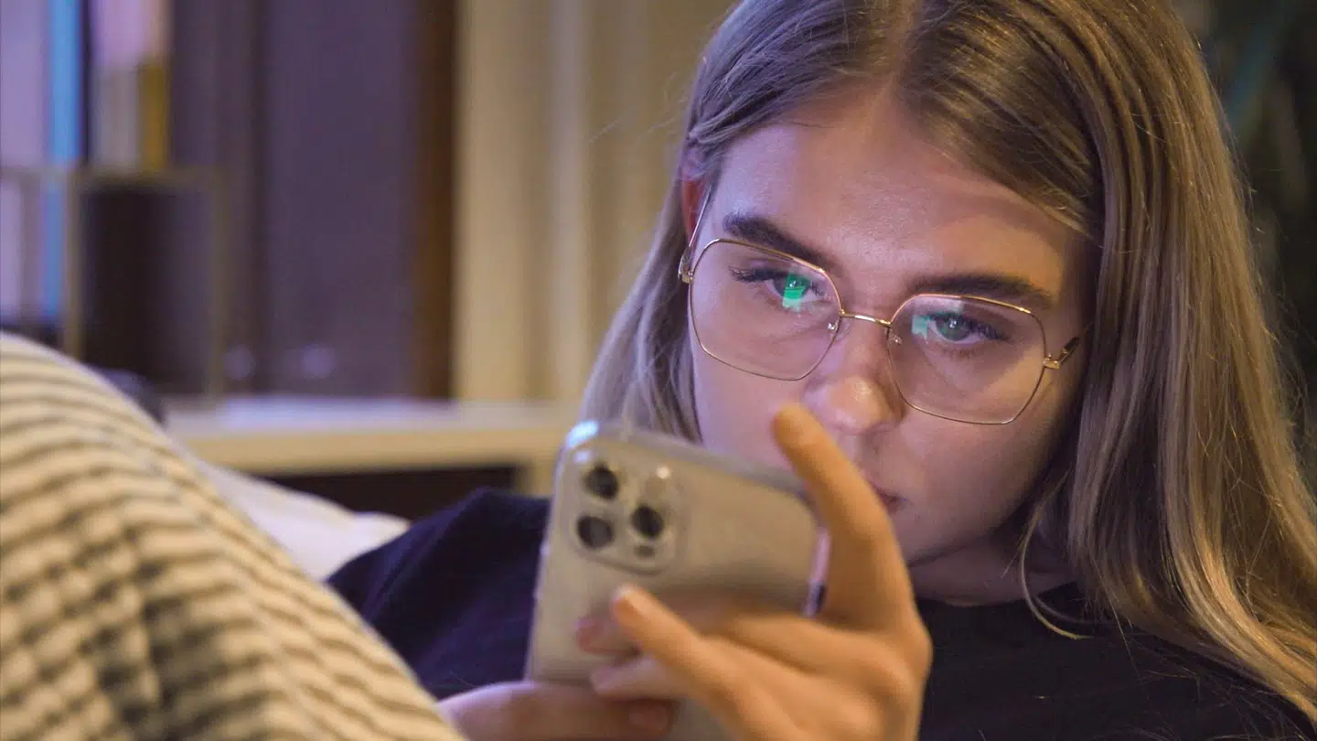 »Når nogen skriver til mig, at det er sindssygt, at jeg har købt en kat til 3.500 kroner, så ved jeg godt, at det ikke passer. Men det med selvværdet er ikke en fordom. Jeg har det jo sådan. Derfor rammer det mig, at folk kan se det.«