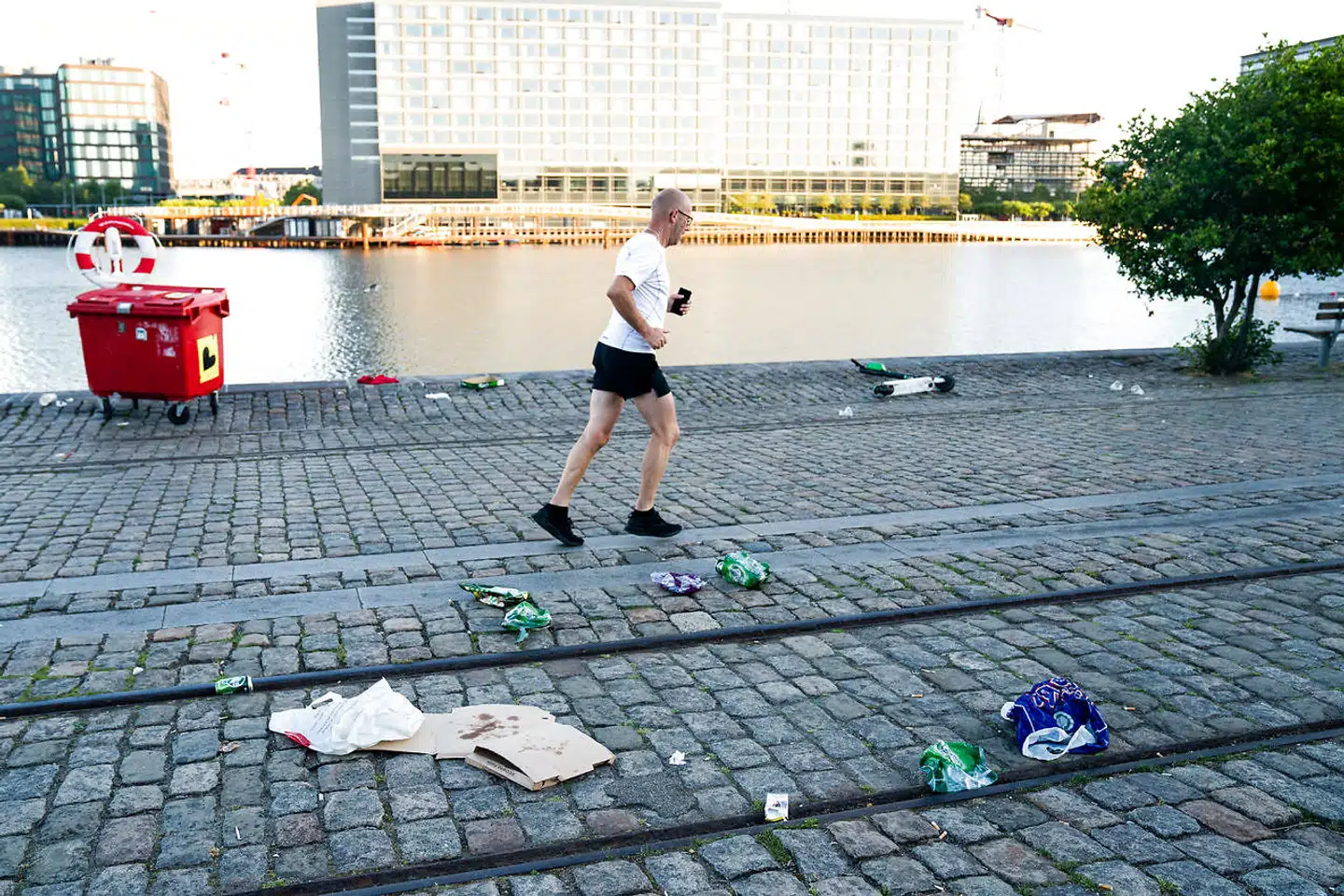 Københavns Kommune vil med 500 gratis skraldekit engagere københavnerne i oprydningen af byens arealer.