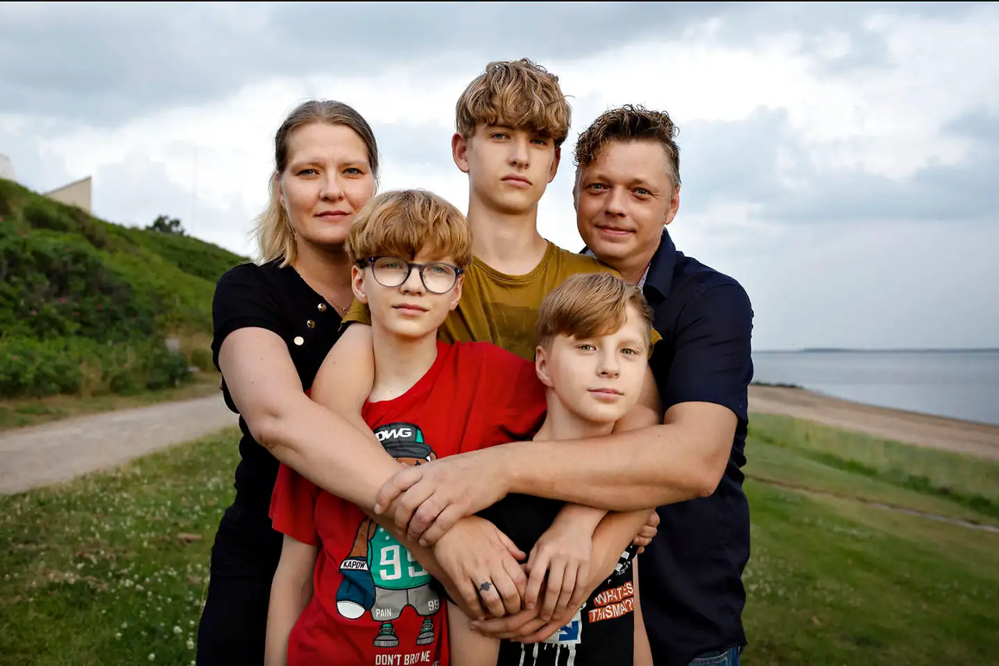 273.000 børn i alderen 12-15 år bliver i disse dage indkaldt til vaccination. Nogle af dem er Eva Skov Alsted Mikkelsen og Bjarne Alsted Mikkelsens tre drenge.