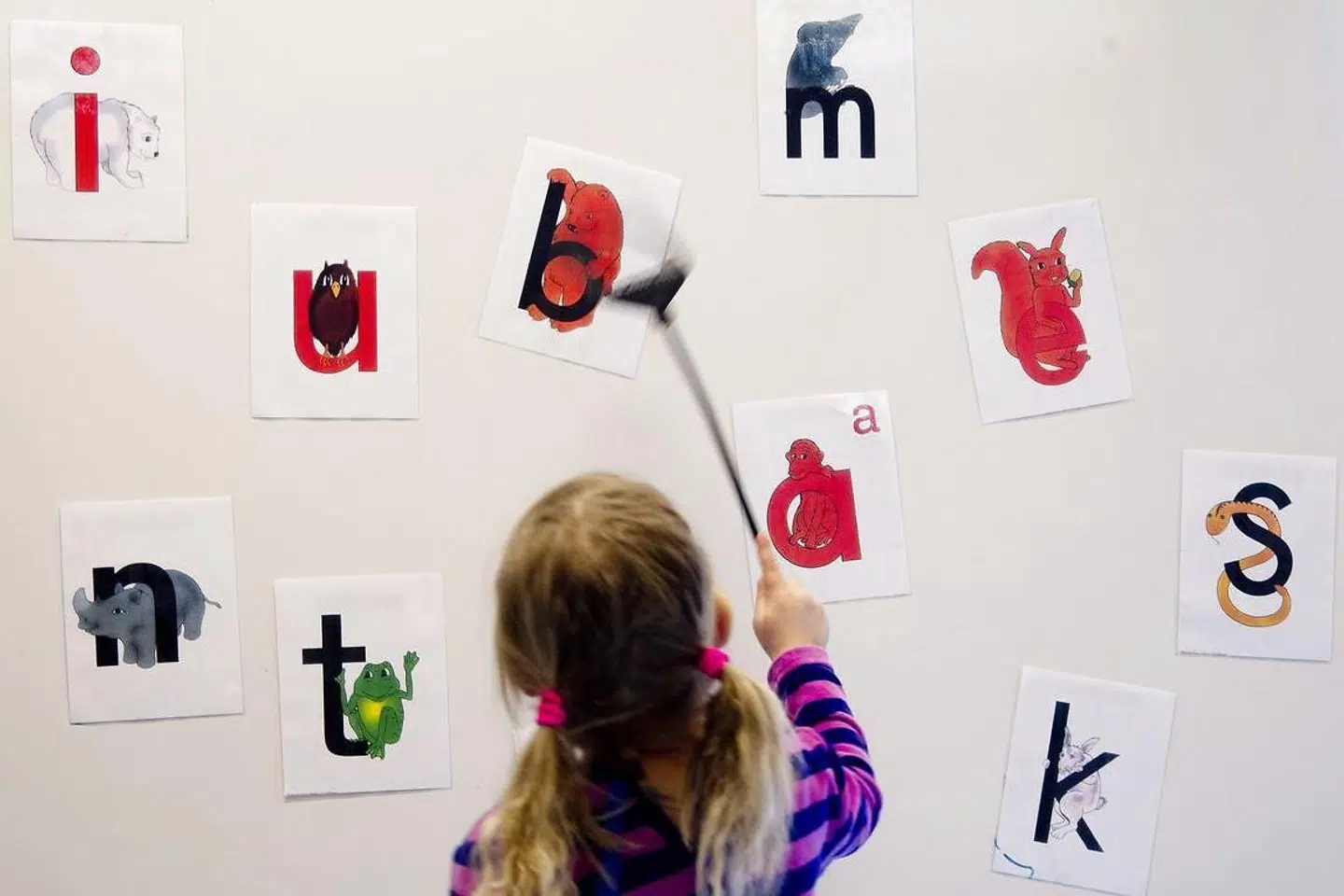 »Min søn Andreas’ historie er ikke unik. Mange ordblinde bliver testet sent eller får ikke den rigtige hjælp. Jeg ville ønske, at alle børn med læsevanskeligheder blev testet i 3. klasse, og at de ordblinde herefter alle fik den målrettede hjælp,« skriver Henriette Kahré Freris.