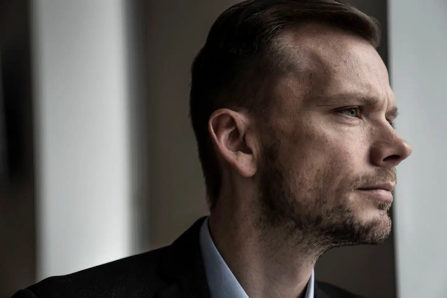 Beskæftigelses- og ligestillingsminister Peter Hummelgaard er kommet under hård beskydning for at bruge skattekroner til at promovere sig selv i forbindelse med en kampagne for fædreorlov. »Denne regering har klogeligt valgt at tage et opgør med det massive offentlige forbrug af management- og kommunikationskonsulenter. Det understreger denne sag kun behovet for,« siger han.