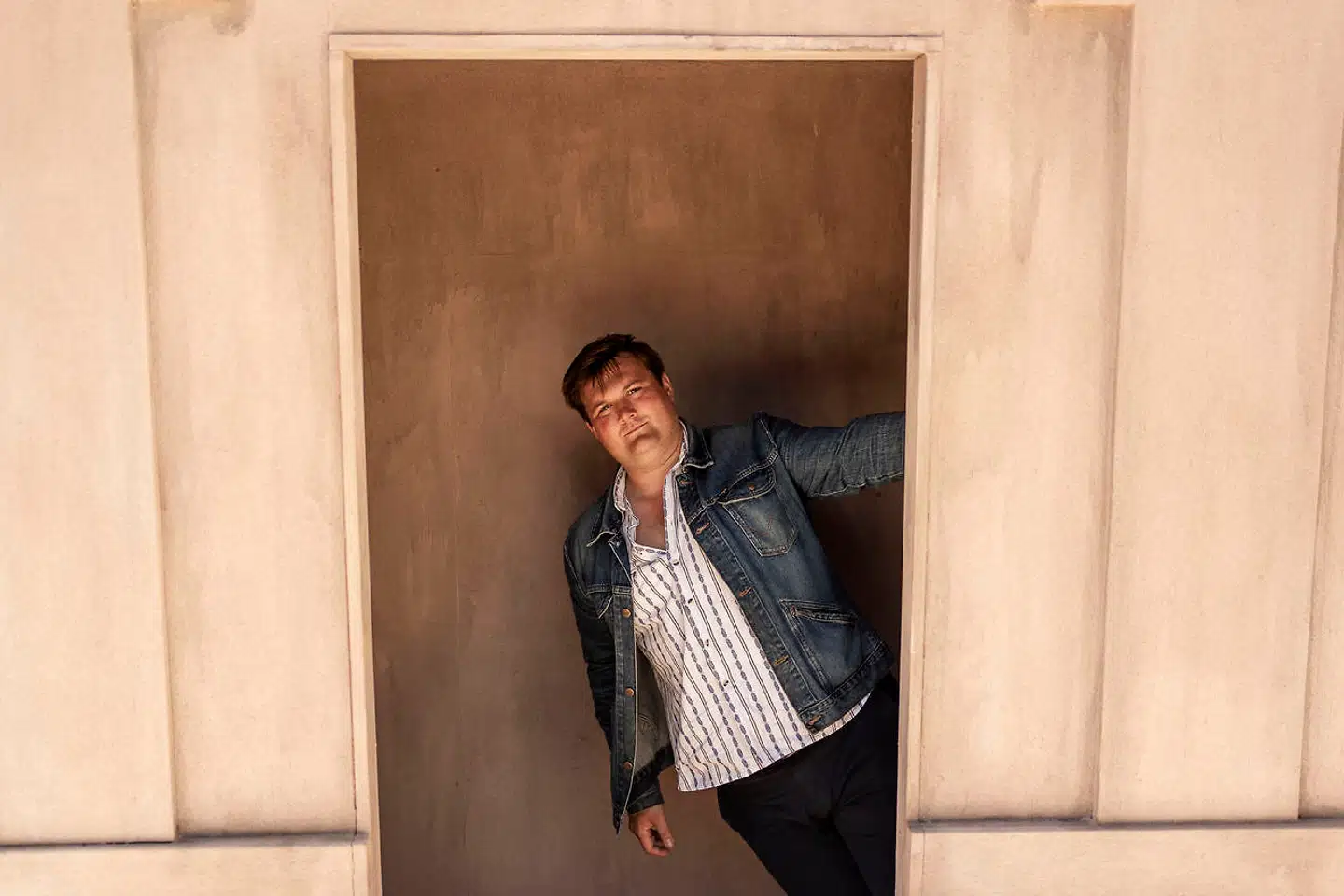 Han var elitesportsmand, indtil en ulykke bandt ham i sengen. Nu udråbes Nicolai Jørgensen til at blive dansk teaters fremtid. Men den 31-årige fynbo insisterer på, at der er noget, der er større end ham selv