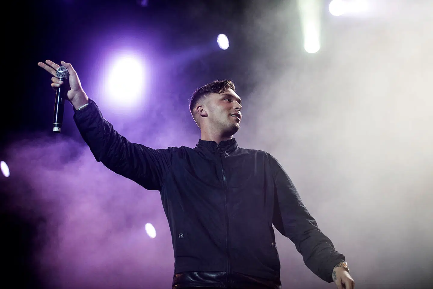 1.008.920.910 gange har danske brugere afspillet sange med Gilli. Det svarer til, at hver eneste dansker har afspillet Gilli sådan cirka 172 gange. Tallet inkluderer ikke afspilninger på YouTube, hvor rapperens sange ligeledes er blevet spillet millioner af gange.