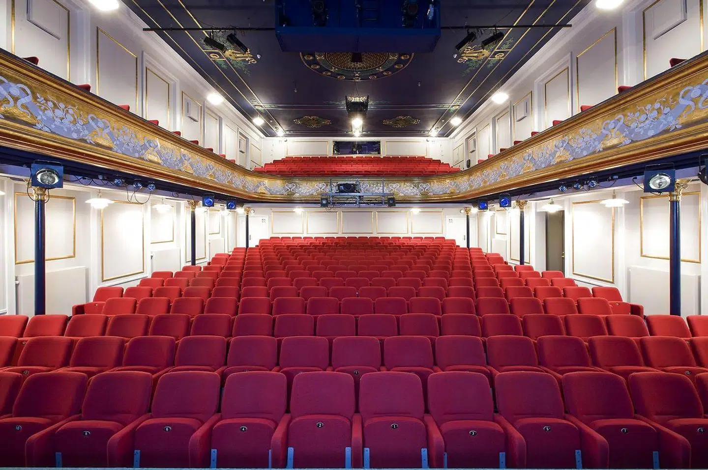 Betty Nansen Teatret har i mange år satset på både at forlænge og forny teatertraditionen.