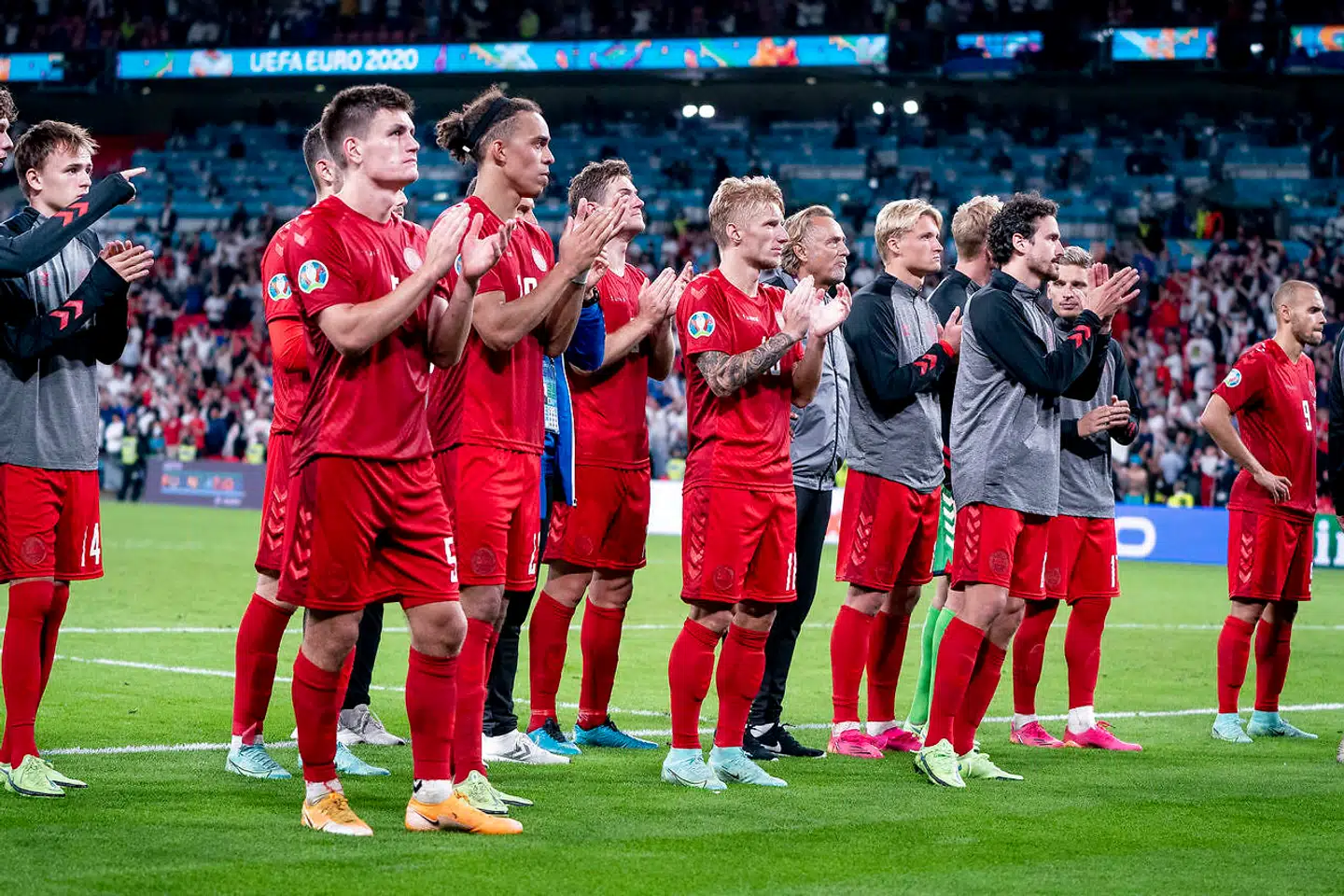 »EM 2020-moralen er, at vi er et team, som tilfældigvis også er et land og et fodboldhold. Det danske samfund er et samfund, som bygger på fællesskab, tillid, konsensus og lav magtdistance,« skriver Timme Bisgaard Munk.