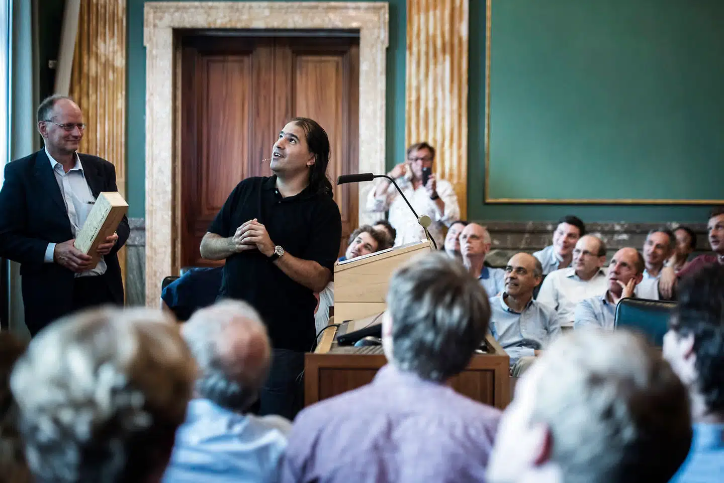 Videnskabernes Selskab afholder ofte arrangementer med verdensberømte videnskabsfolk. Her fra et arrangement med Nobelprismodtagere i selskabets lokaler i København i 2016.