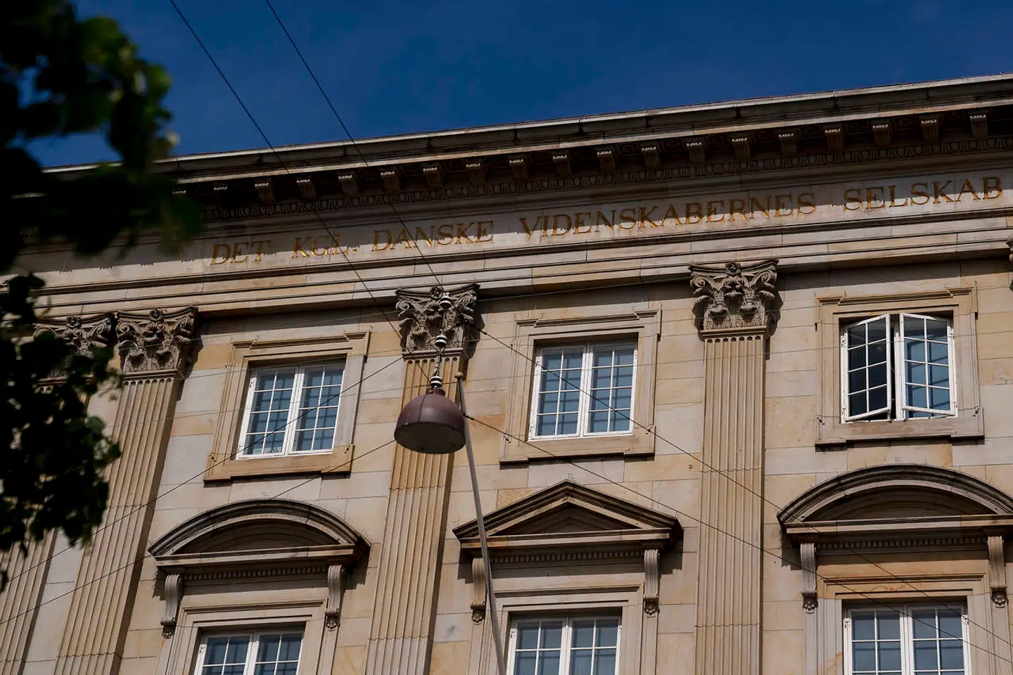 Det Kongelige Videnskabernes Selskabs bygning på H. C. Andersens Boulevard i København.