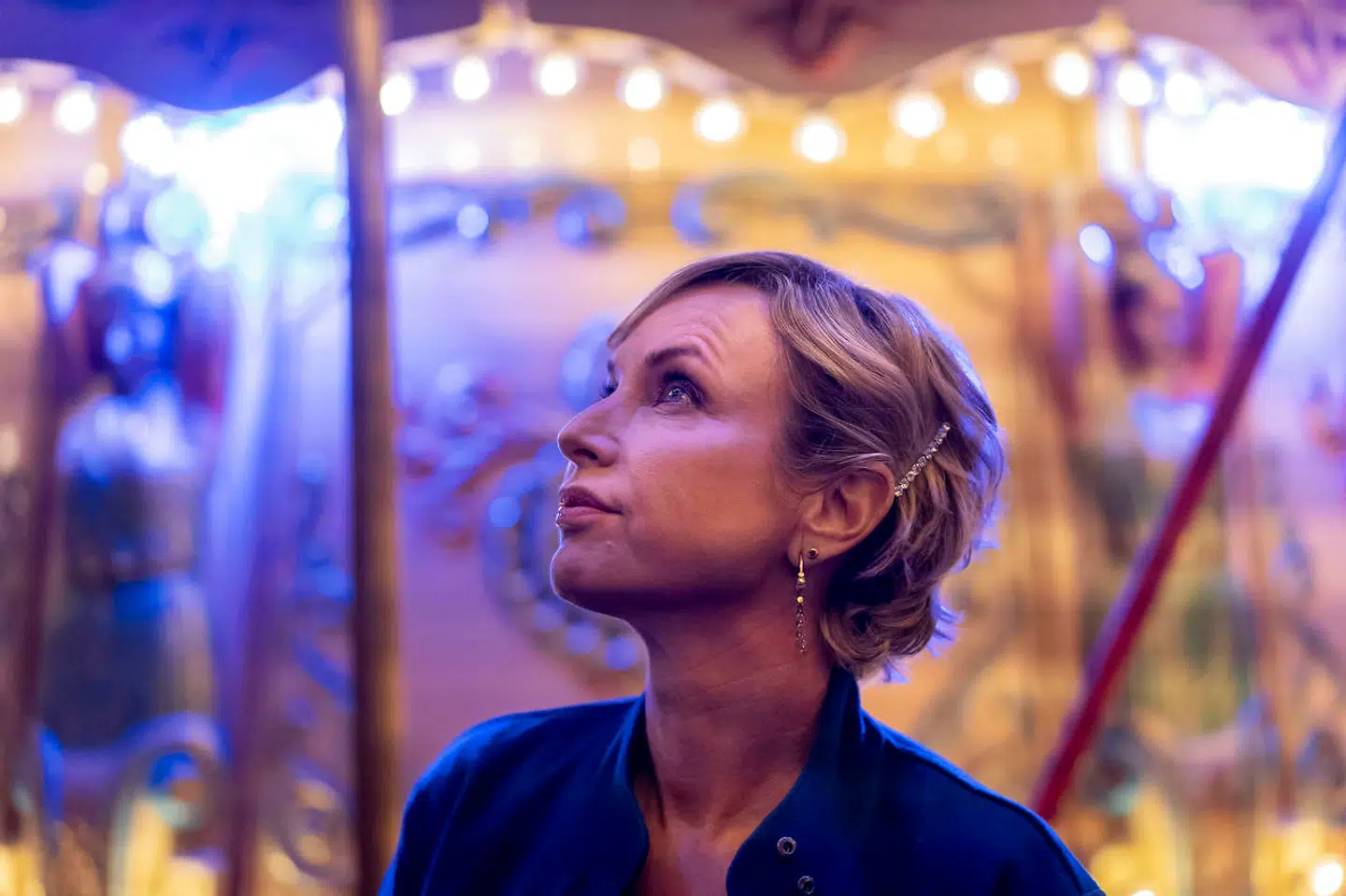 »Den her overdrevne nostalgi omkring alting, som efterhånden gennemsyrer de store kanaler, har nået et nyt lavpunkt af upassende adfærd,« skriver Aminata Amanda Corr i denne mediekommentar. På billedet Natasja Corne, der var en af værterne på TV 2s show om coronakrisen 7. marts.