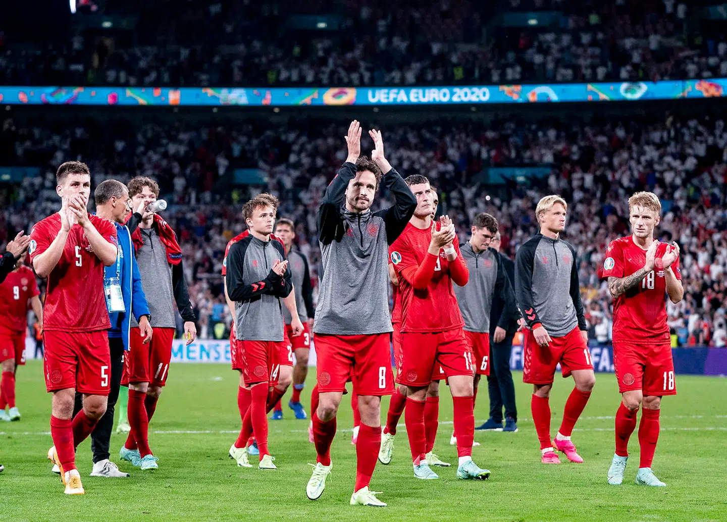 Det danske hold klappede efter kampen af hinanden og de danskere, der var mødt op på Wembley for at heppe på dem i semifinalen, der blev sidste stop for det danske hold i denne slutrunde.